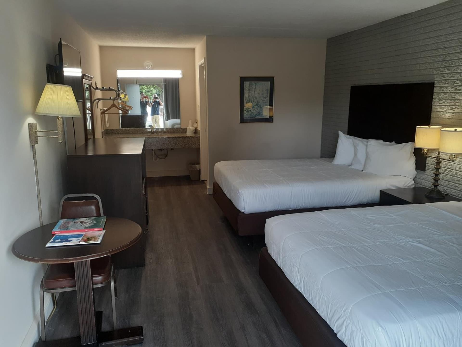 Rodeway Inn & Suites Wilmington North interior in Wilmington, NC — gallery photo 2