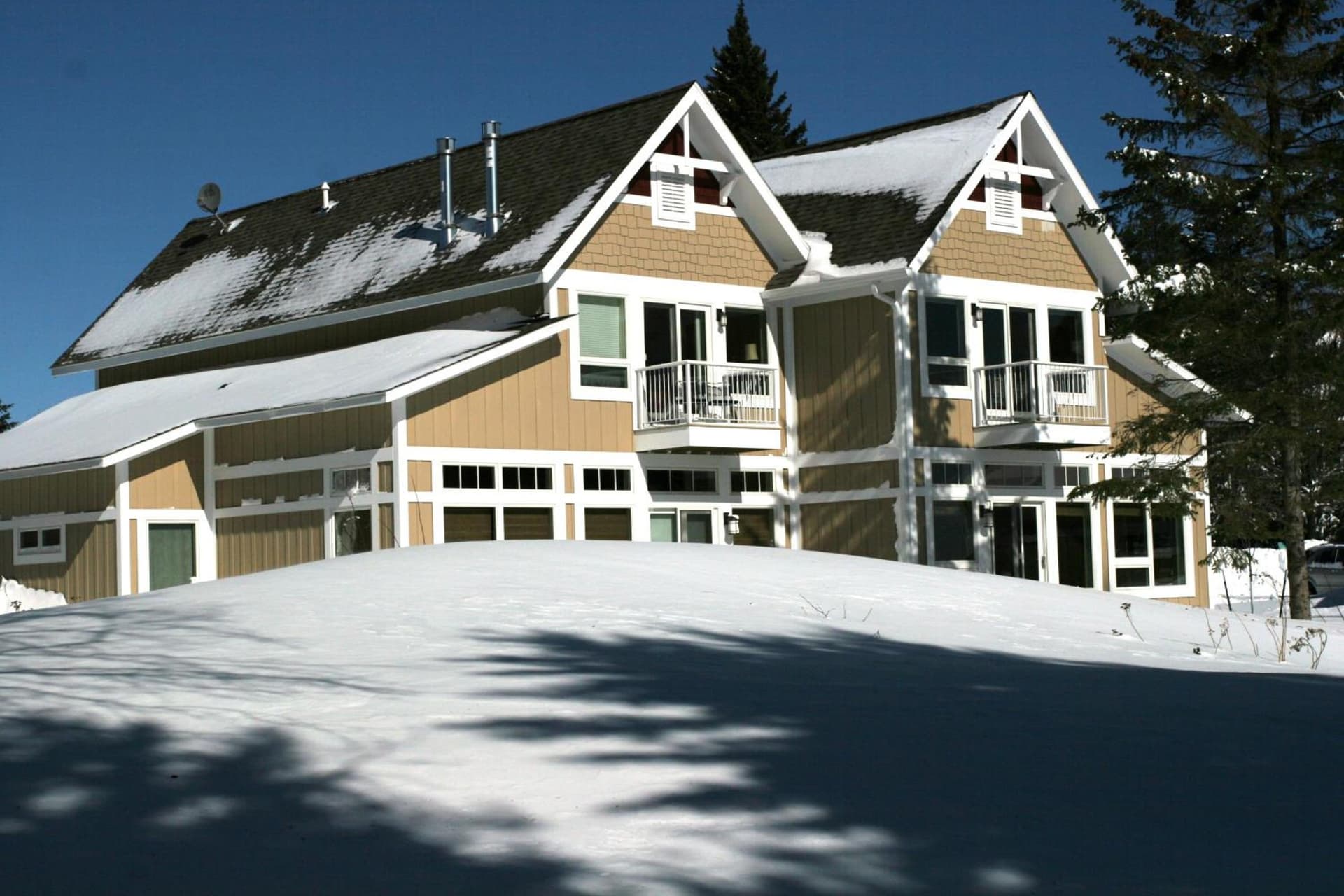 Larsmont Cottages interior in Two Harbors, MN — gallery photo 2