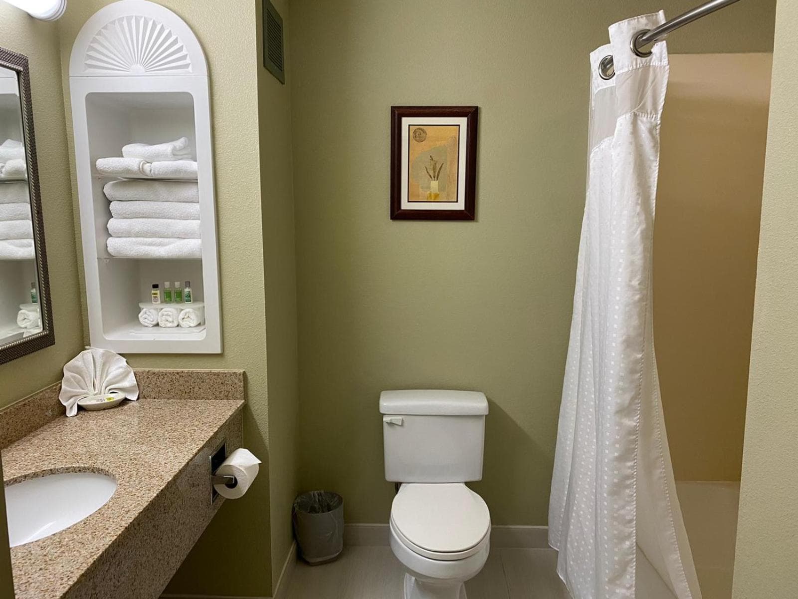Hotel Marguerite South Anaheim - Garden Grove, Trademark Collection by Wyndham gallery photo in Anaheim, CA — image 40