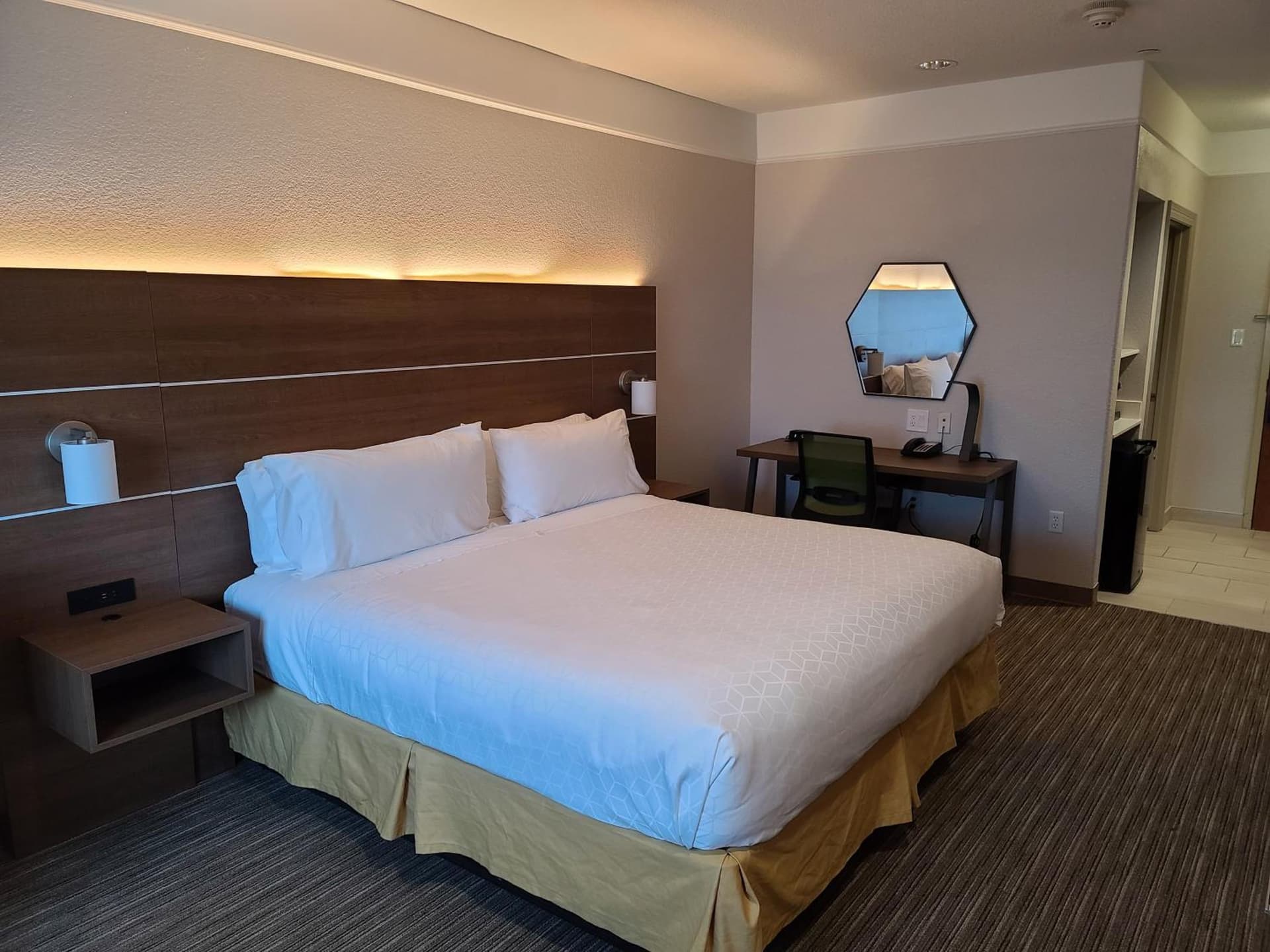 Holiday Inn Express & Suites Galveston West-Seawall gallery photo in Galveston, TX — image 41