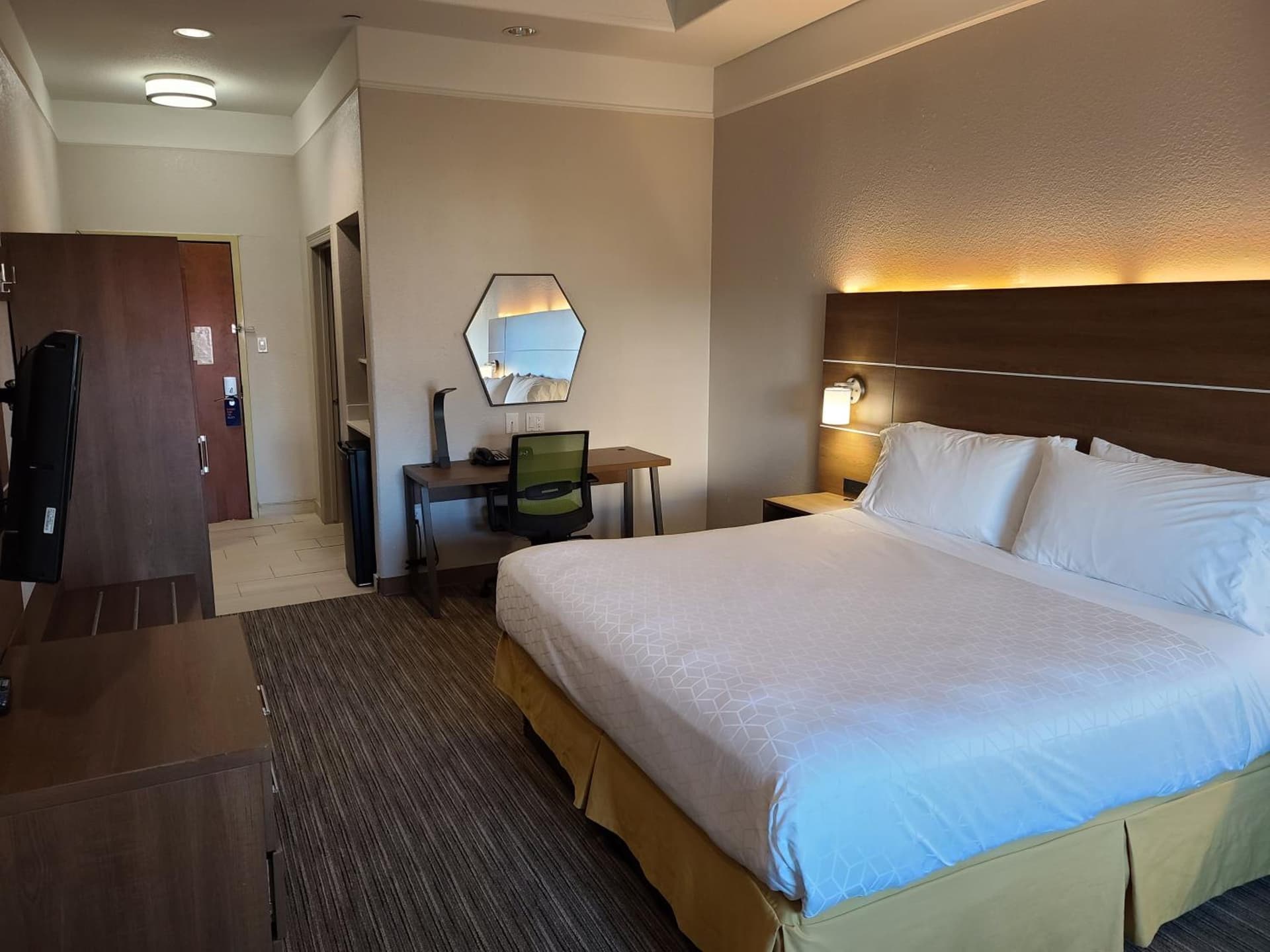Holiday Inn Express & Suites Galveston West-Seawall property views in Galveston, TX — gallery photo 3
