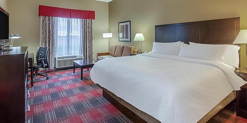 Holiday Inn Express Hotel & Suites Bowling Green by IHG interior in Bowling Green, OH — gallery photo 2