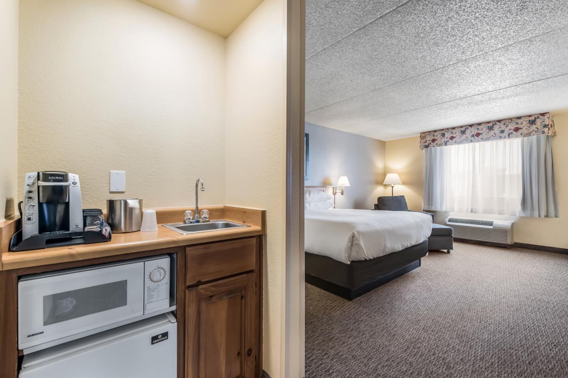 Red Lion Inn & Suites Goodyear Newly Renovated gallery photo in Goodyear, AZ — image 4