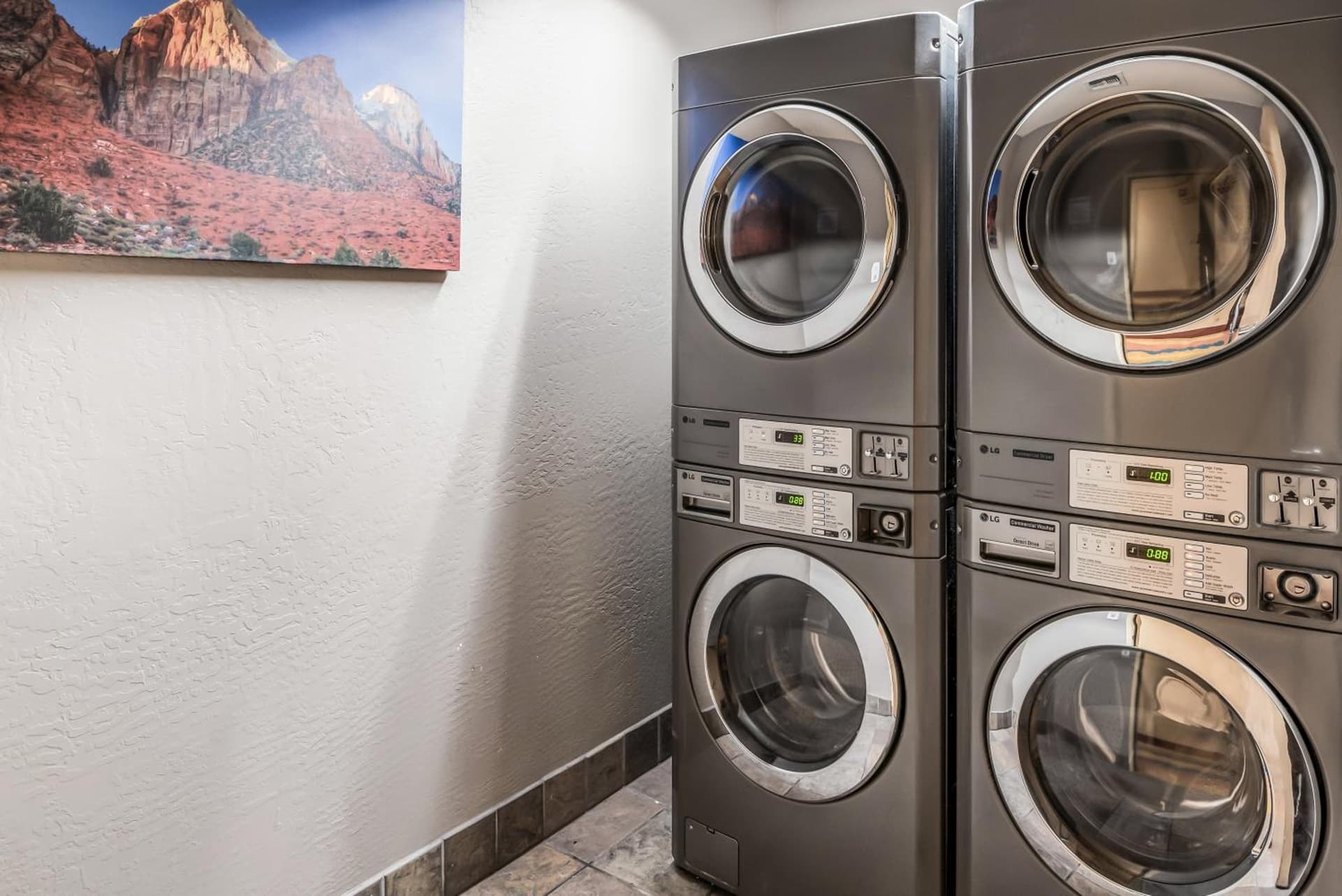 Red Lion Inn & Suites Goodyear Newly Renovated gallery photo in Goodyear, AZ — image 27