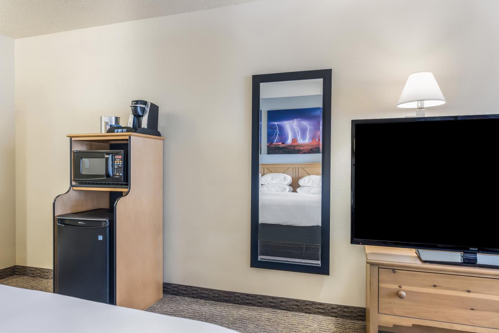 Red Lion Inn & Suites Goodyear Newly Renovated gallery photo in Goodyear, AZ — image 24