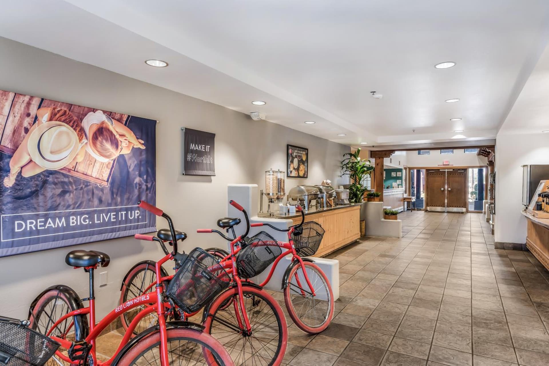 Red Lion Inn & Suites Goodyear Newly Renovated gallery photo in Goodyear, AZ — image 5