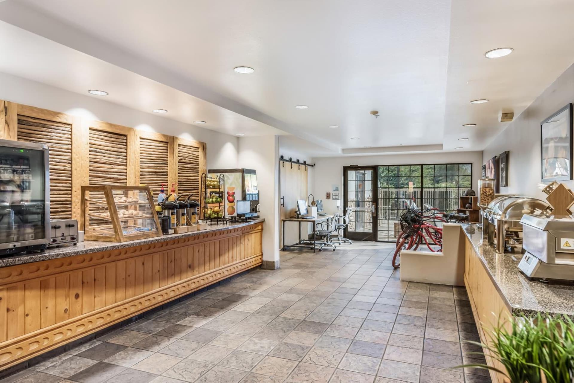 Red Lion Inn & Suites Goodyear Newly Renovated gallery photo in Goodyear, AZ — image 15