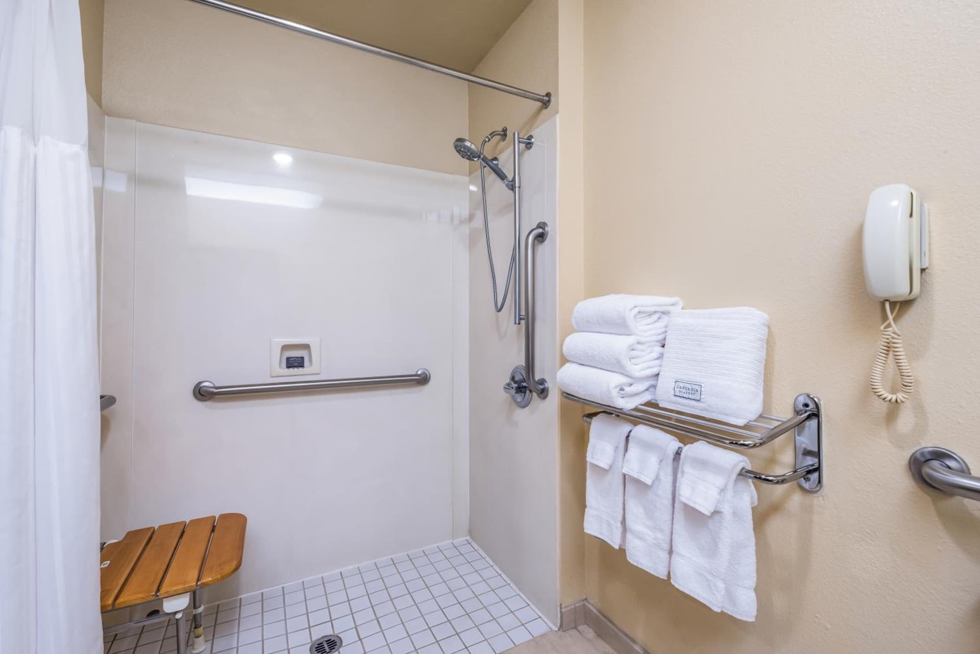 Red Lion Inn & Suites Goodyear Newly Renovated gallery photo in Goodyear, AZ — image 7