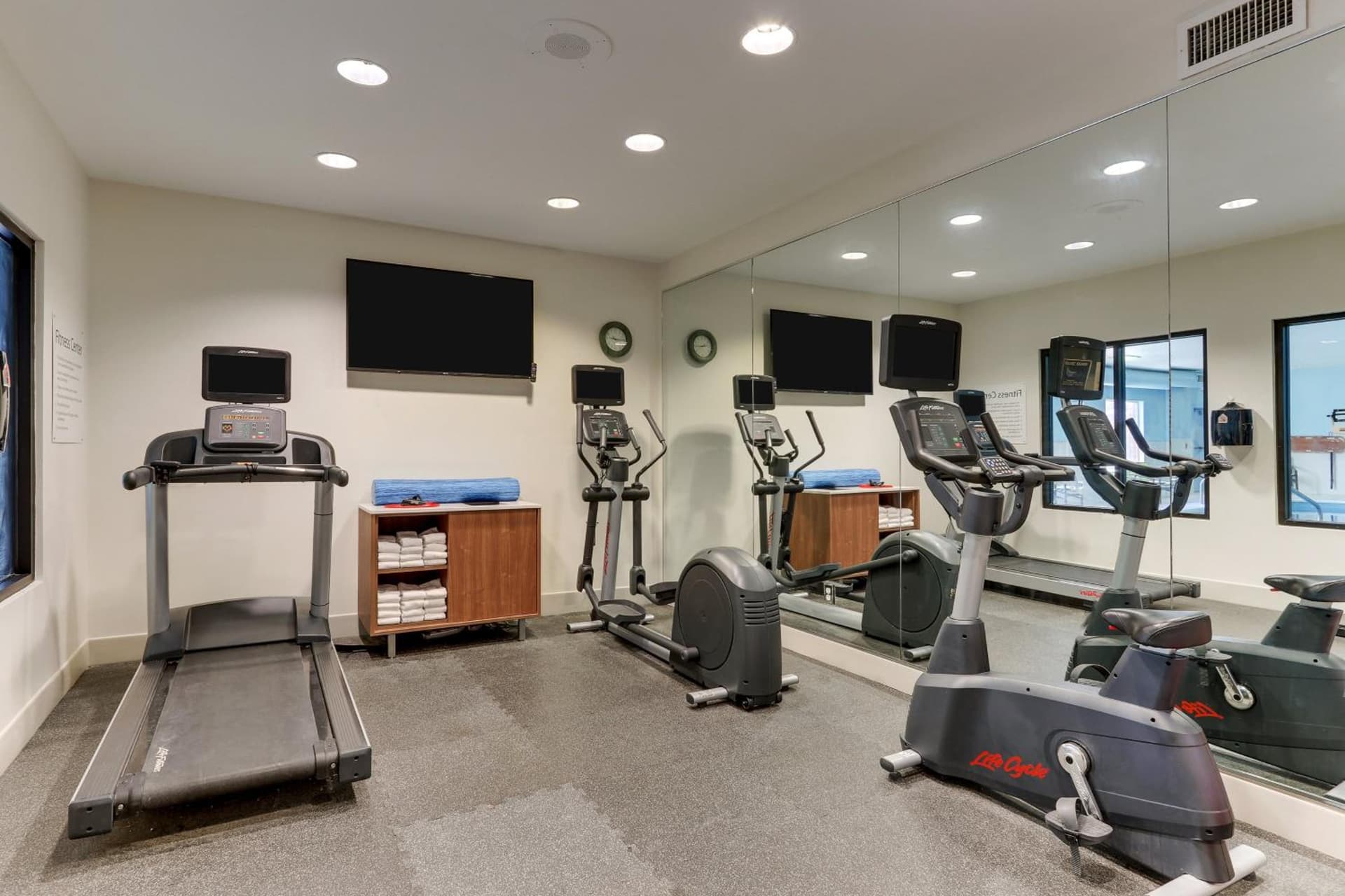 Holiday Inn Express Hotel & Suites Dayton-Centerville by IHG gallery photo in Centerville, OH — image 30