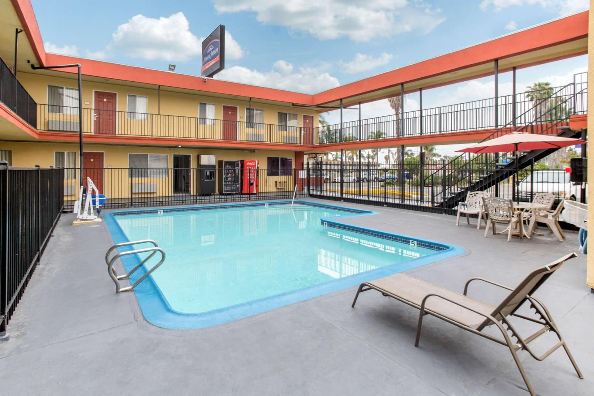 Howard Johnson Suites by Wyndham San Diego Chula Vista BayFront gallery photo in Chula Vista, CA — image 16
