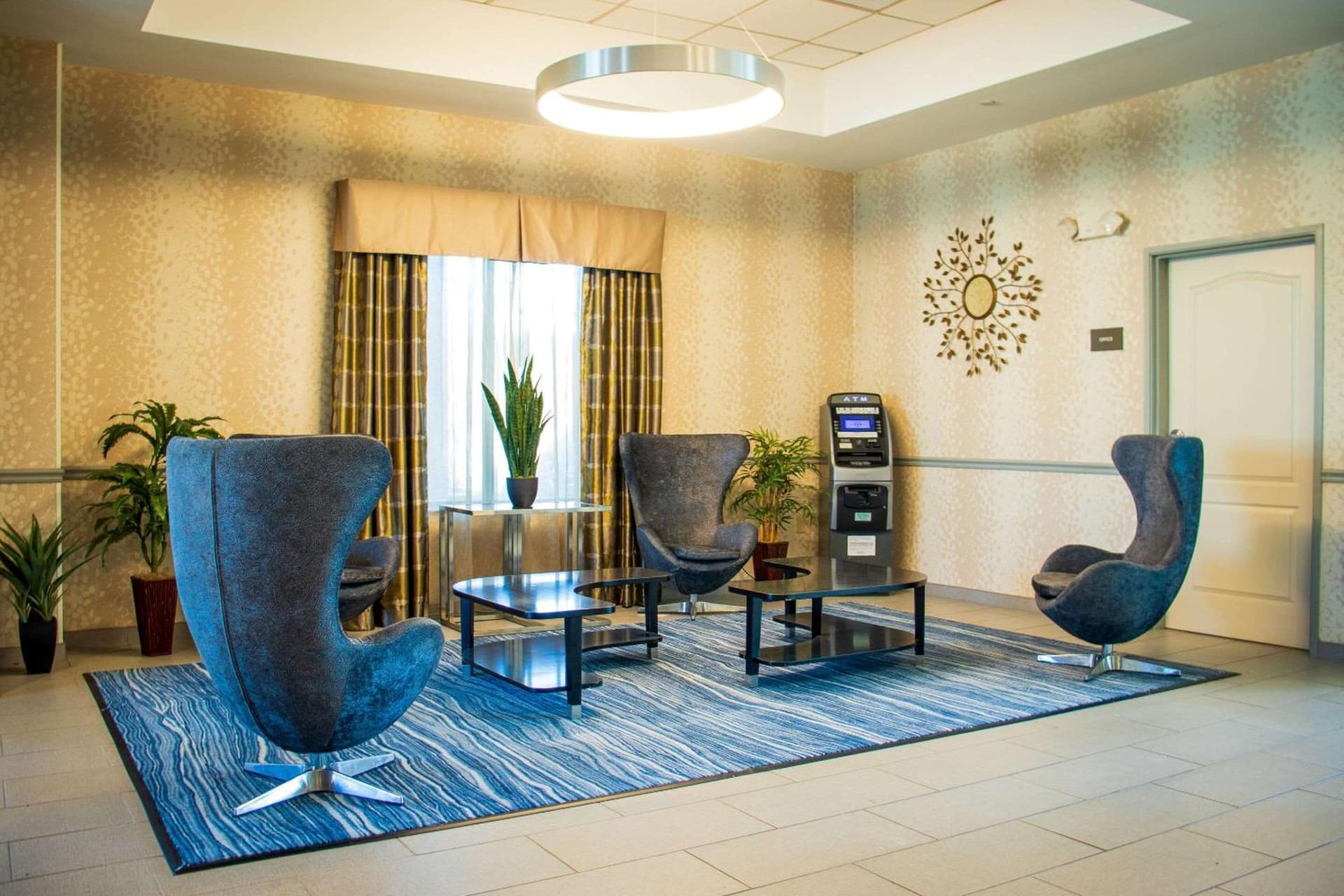 Comfort Inn & Suites Plainville-Foxboro interior in Plainville — gallery photo 2