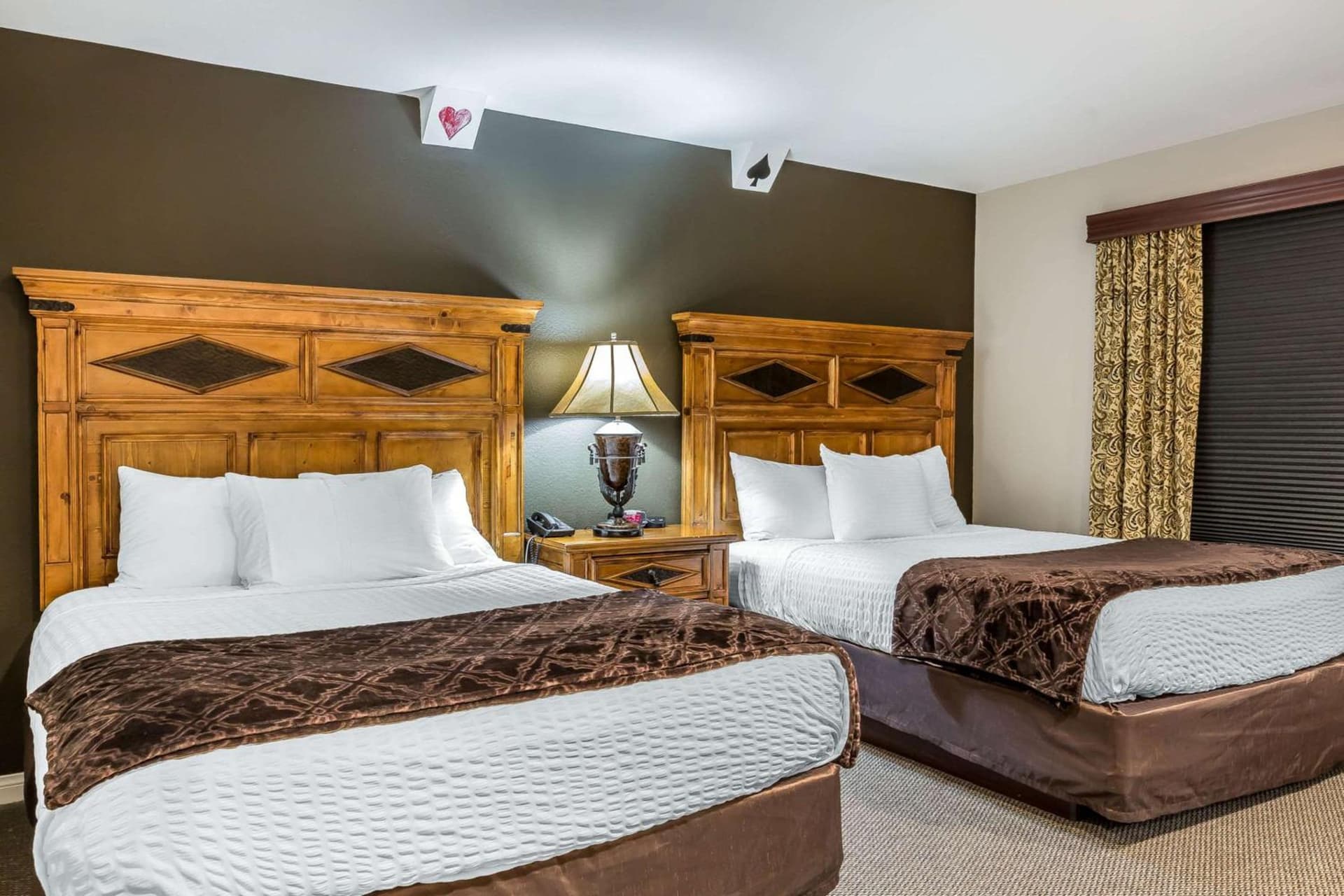 Econo Lodge Lake Elsinore Casino interior in Lake Elsinore, CA — gallery photo 2