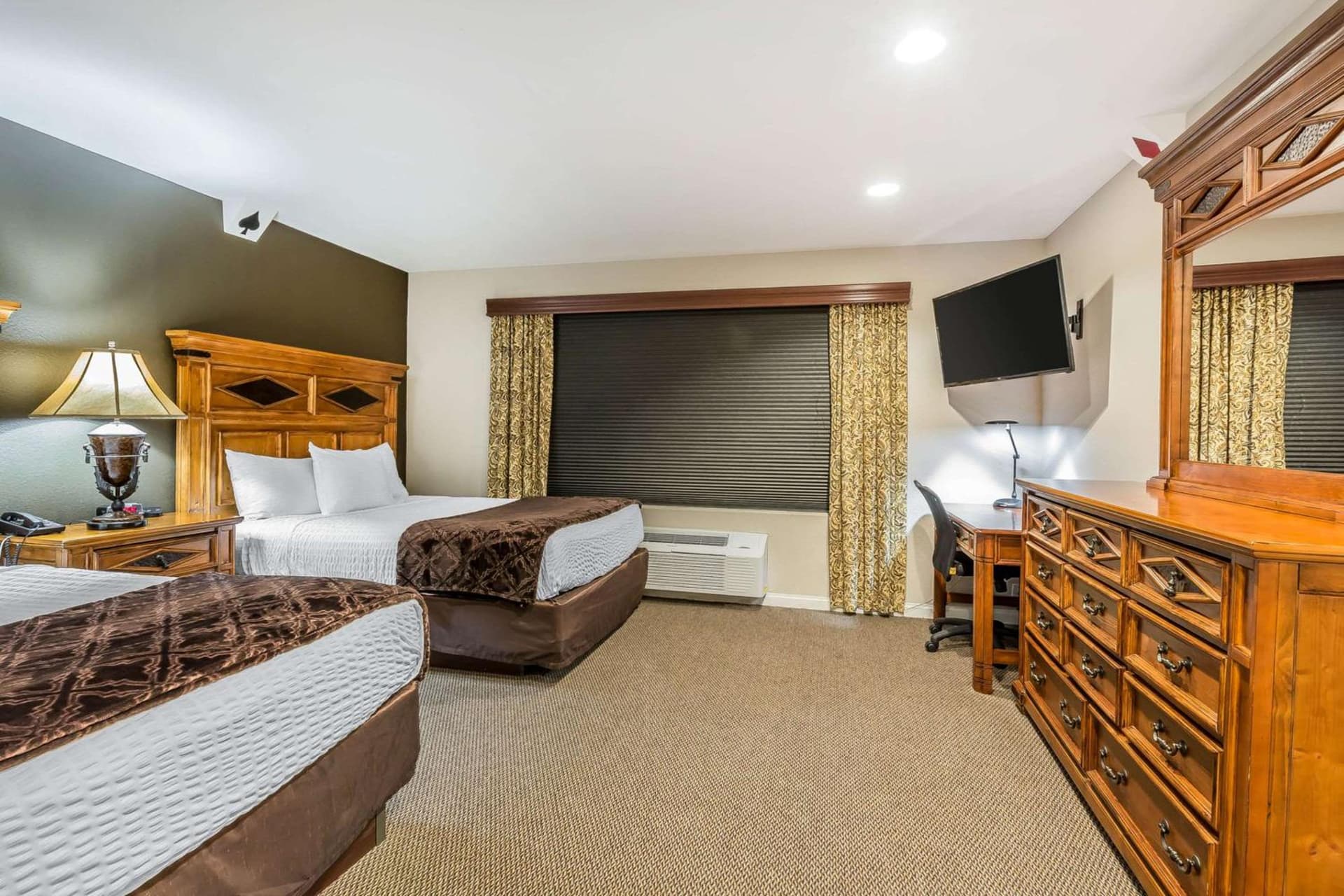 Econo Lodge Lake Elsinore Casino gallery photo in Lake Elsinore, CA — image 16