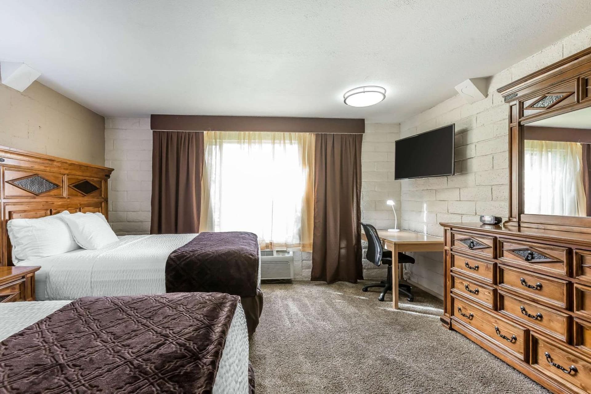 Econo Lodge Lake Elsinore Casino gallery photo in Lake Elsinore, CA — image 30