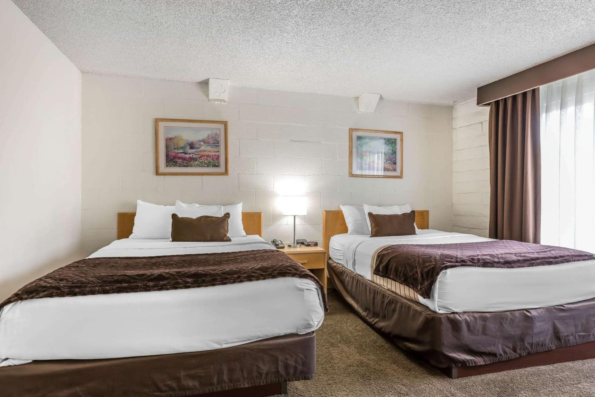 Econo Lodge Lake Elsinore Casino gallery photo in Lake Elsinore, CA — image 27
