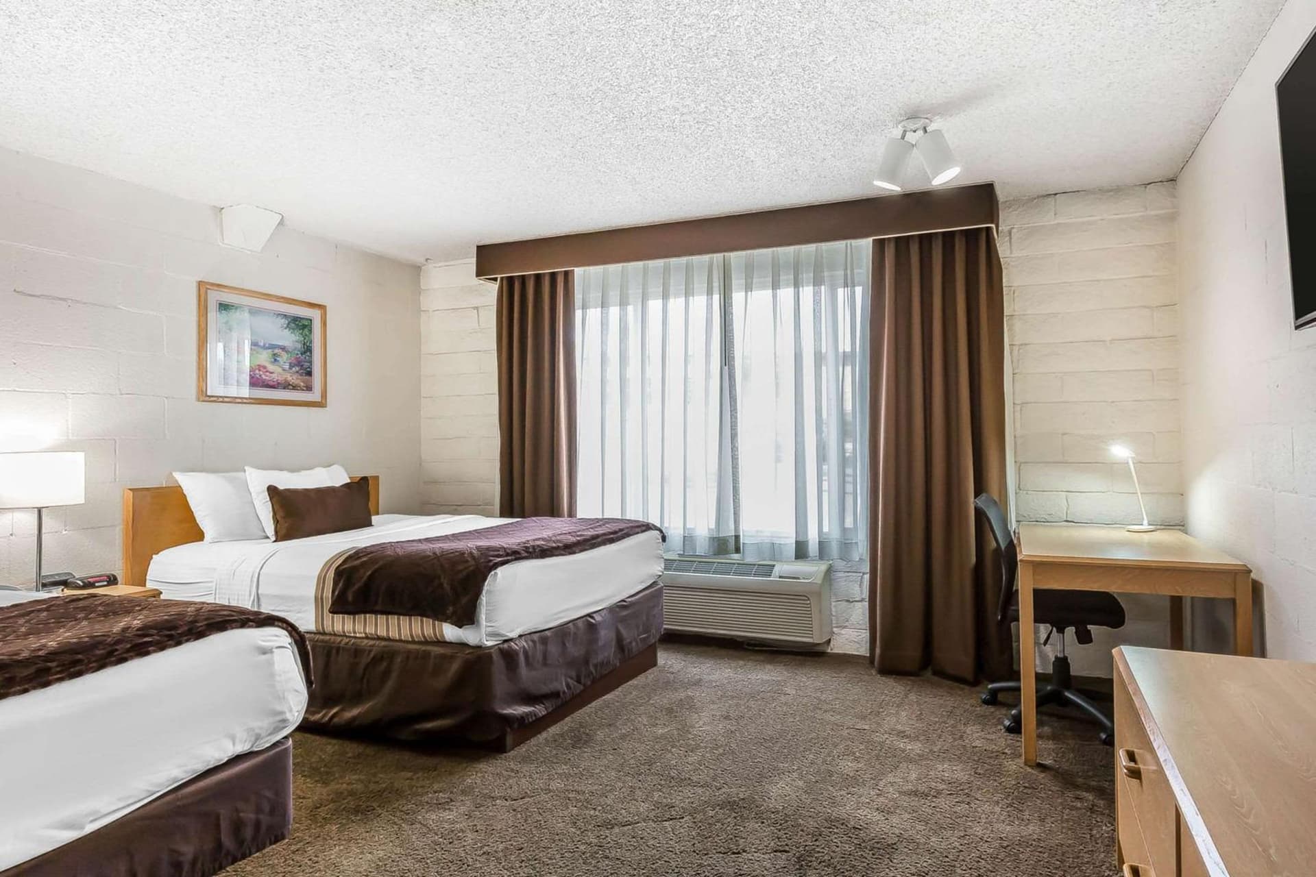 Econo Lodge Lake Elsinore Casino gallery photo in Lake Elsinore, CA — image 13