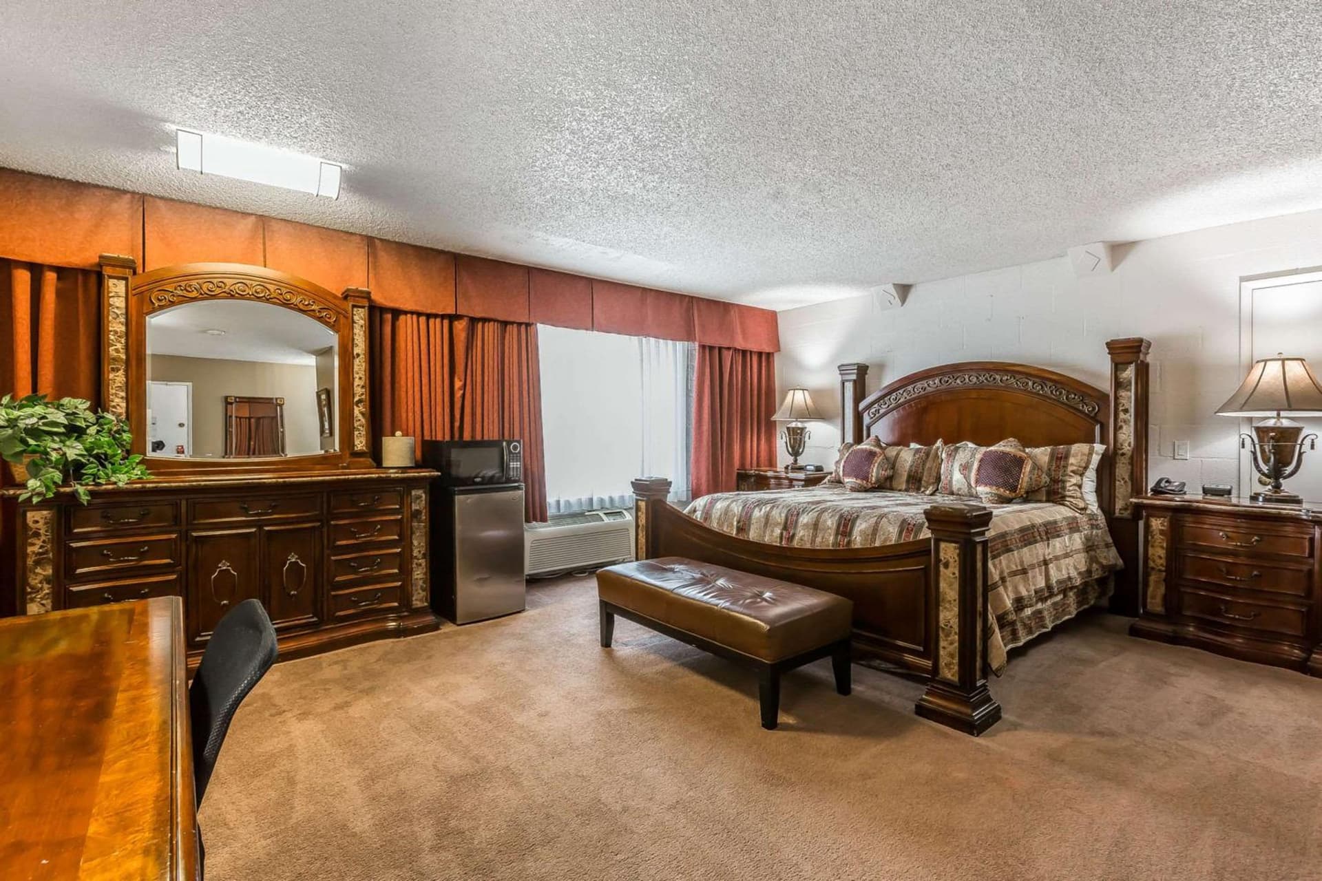 Econo Lodge Lake Elsinore Casino interior in Lake Elsinore, CA — gallery photo 2