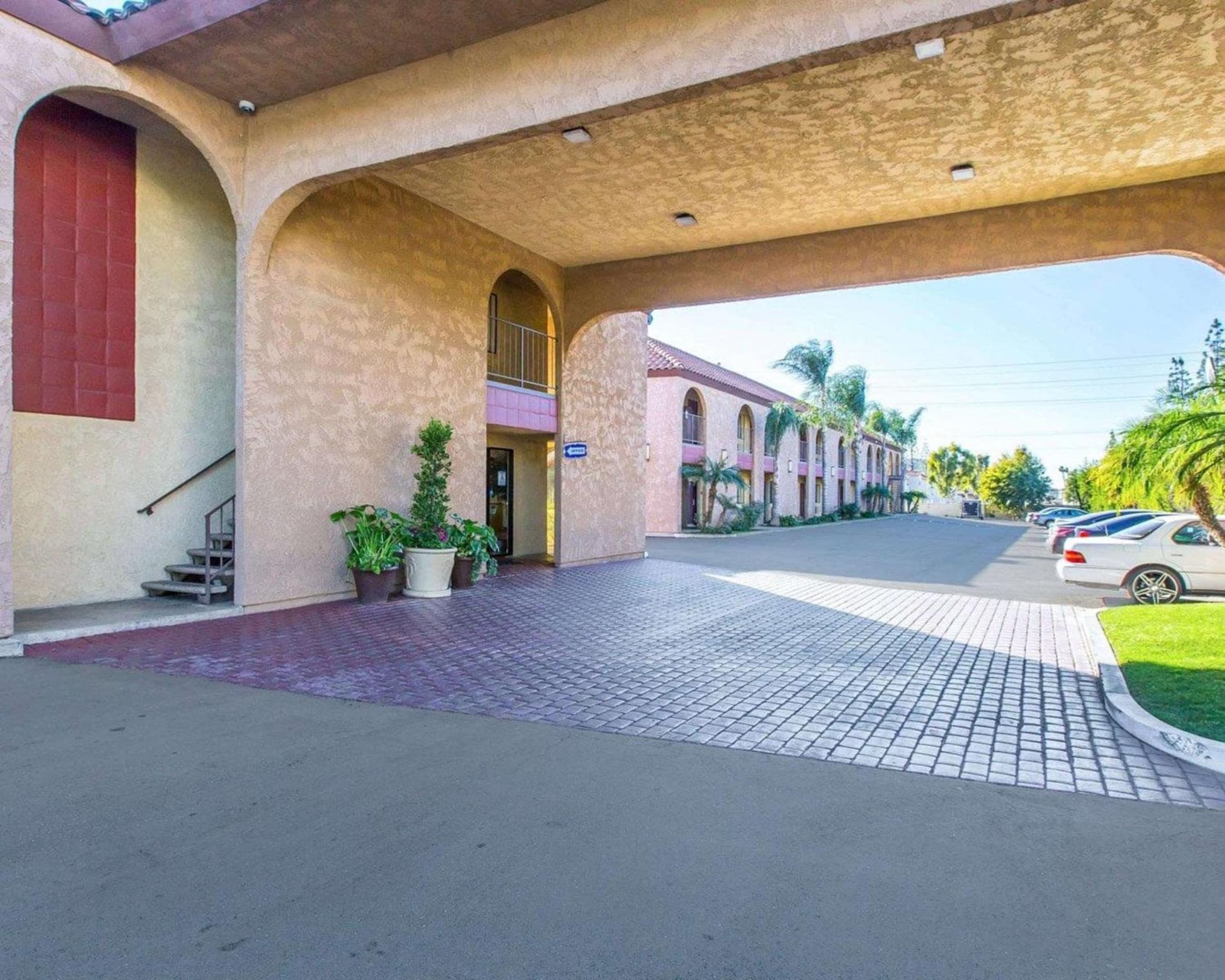 Rodeway Inn & Suites Colton-Riverside interior in Colton, CA — gallery photo 2