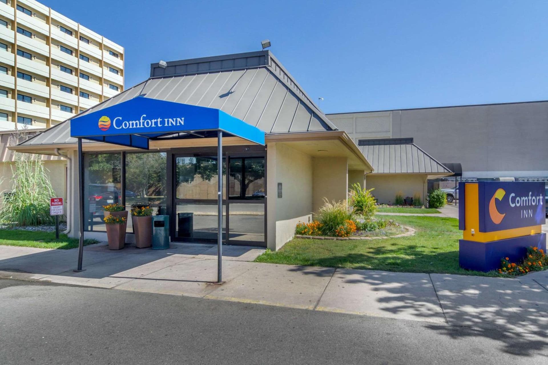 Holiday Inn Express Denver Central - North interior in Denver, CO — gallery photo 2