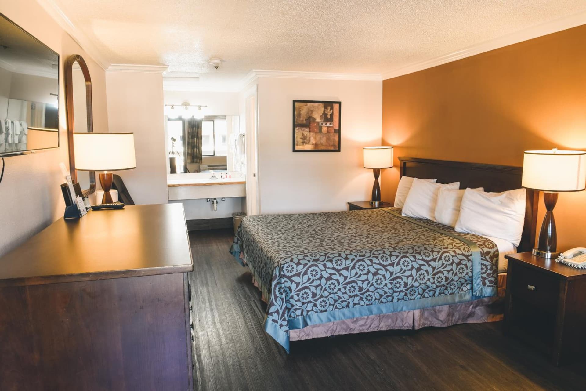 Niwas Inn interior in Fife, WA — gallery photo 2