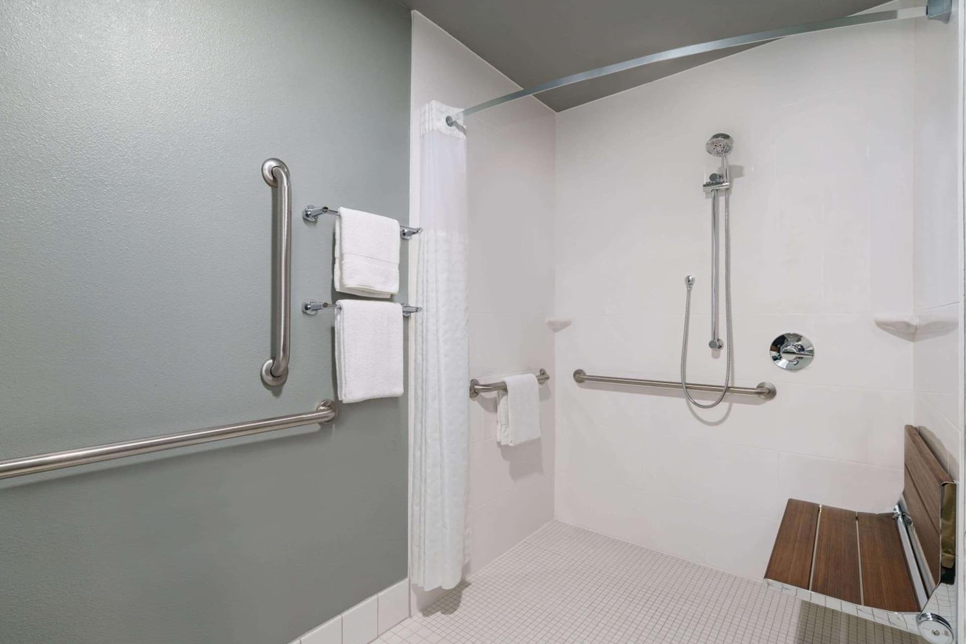 La Quinta Inn & Suites by Wyndham Springfield gallery photo in Springfield, OR — image 7
