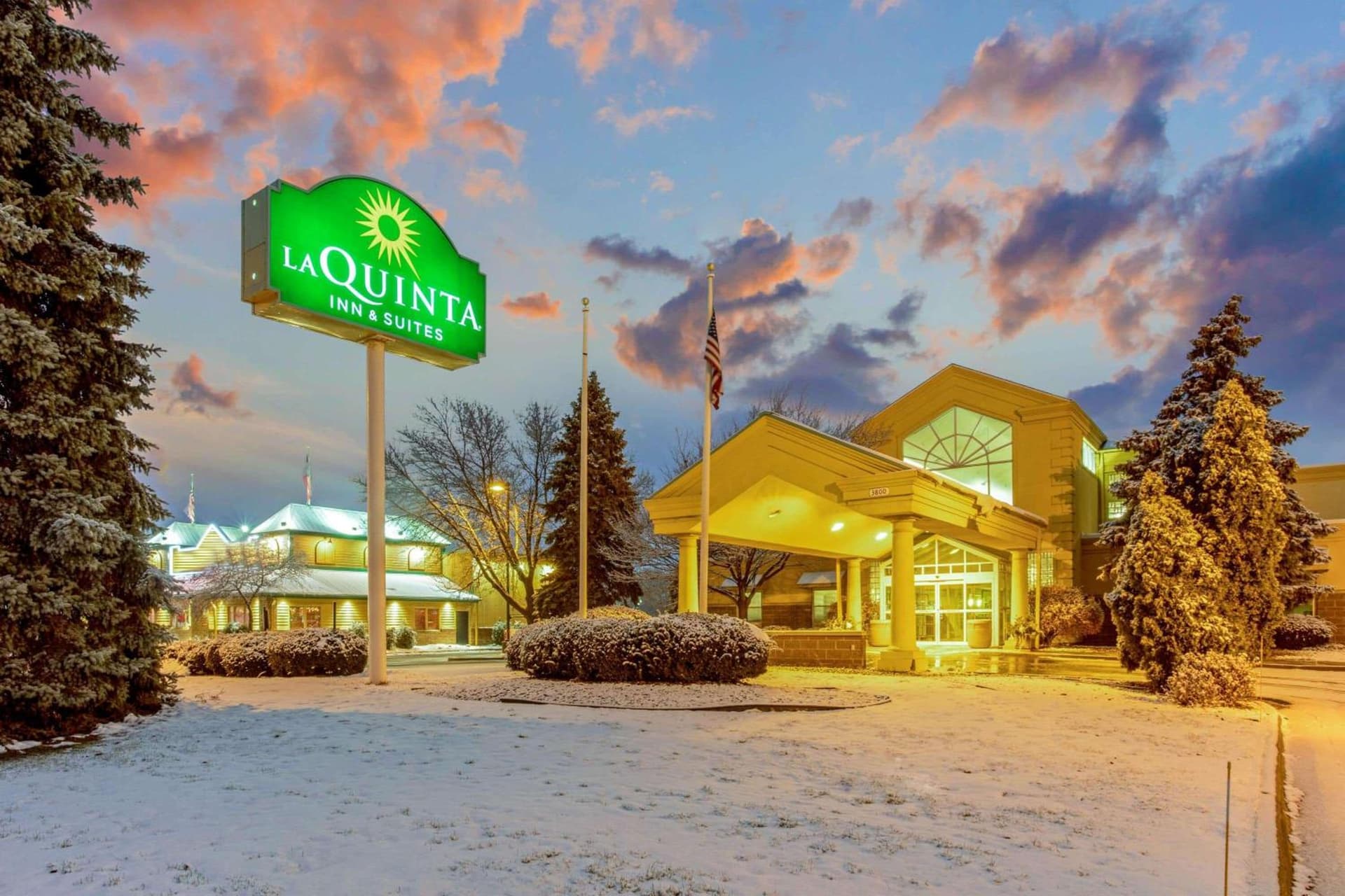 La Quinta by Wyndham Appleton College Avenue interior in Appleton, WI — gallery photo 2