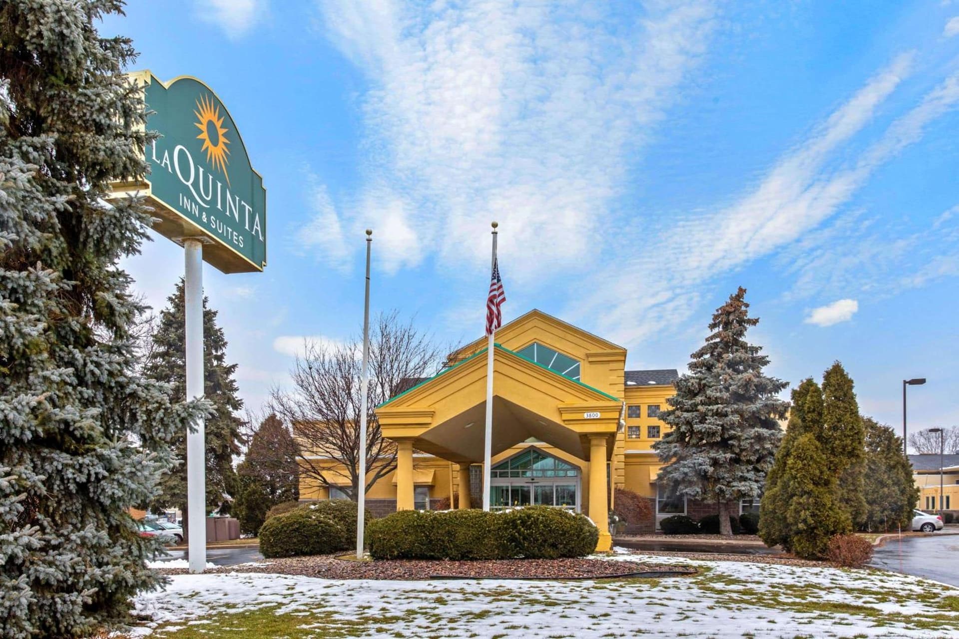 La Quinta by Wyndham Appleton College Avenue featured exterior or lobby in Appleton, WI — similar hotel