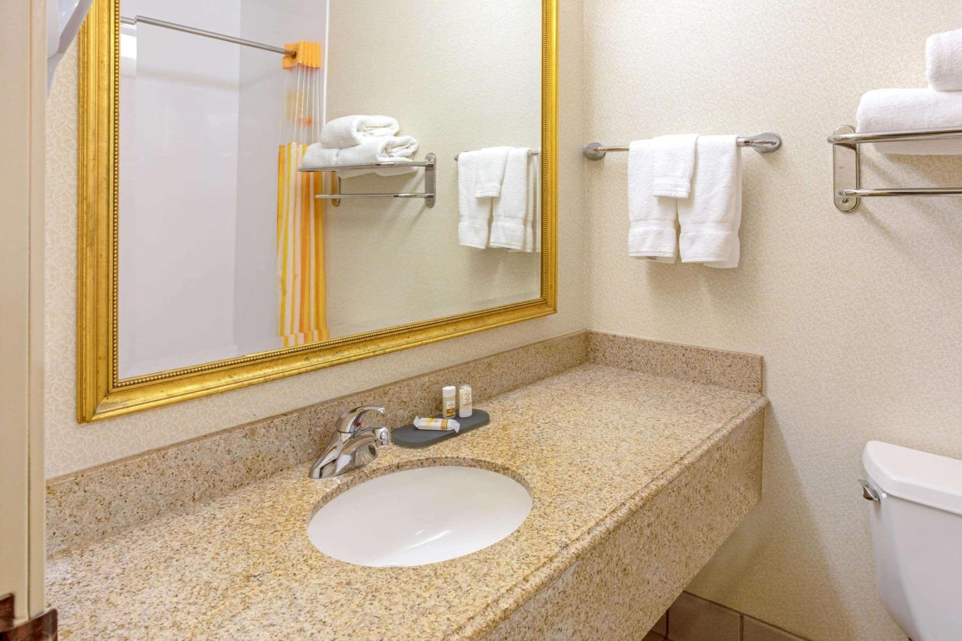 La Quinta by Wyndham Appleton College Avenue gallery photo in Appleton, WI — image 37