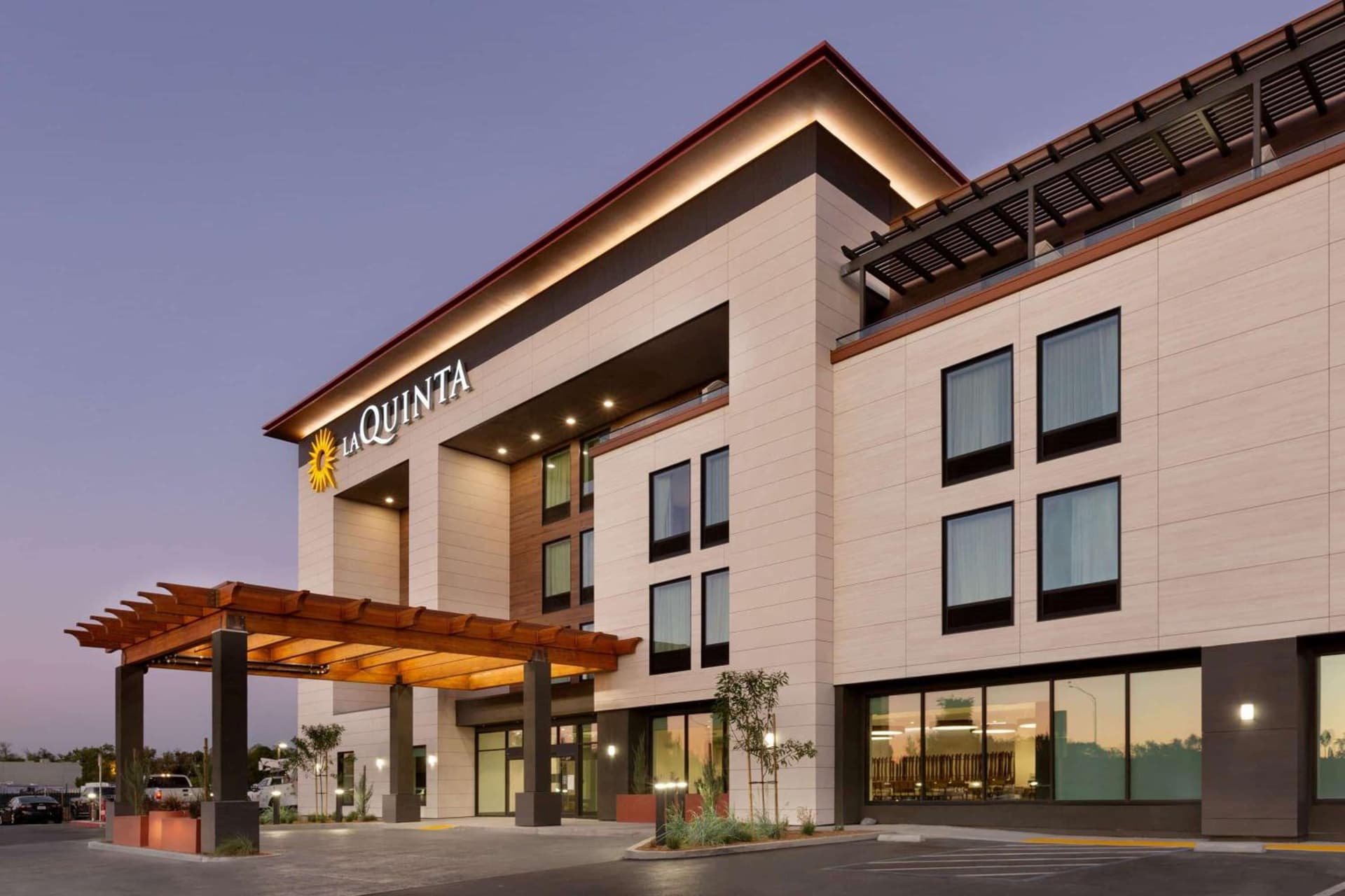 La Quinta Inn & Suites by Wyndham Santa Rosa Sonoma property views in Santa Rosa, CA — gallery photo 3