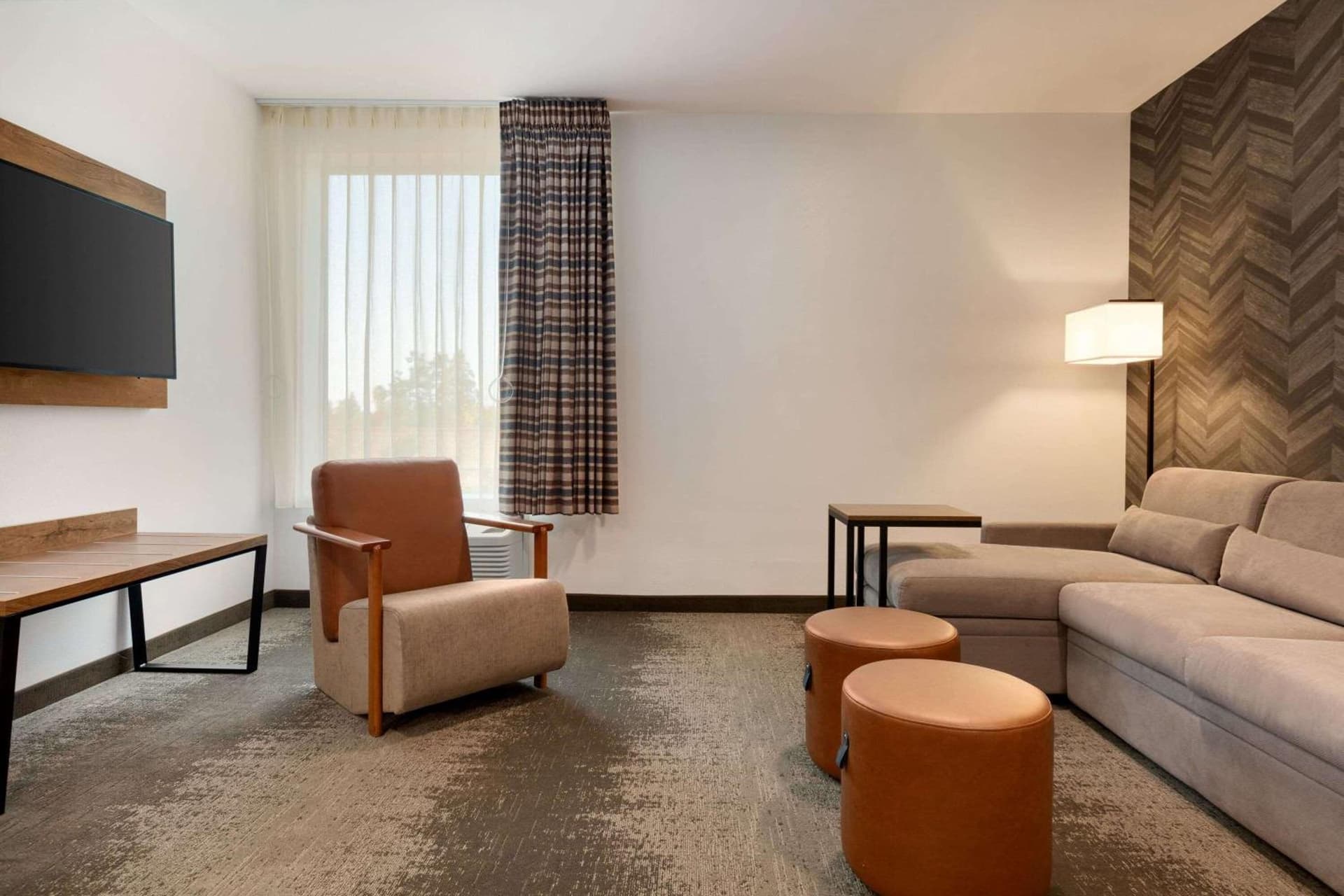La Quinta Inn & Suites by Wyndham Santa Rosa Sonoma property views in Santa Rosa, CA — gallery photo 3