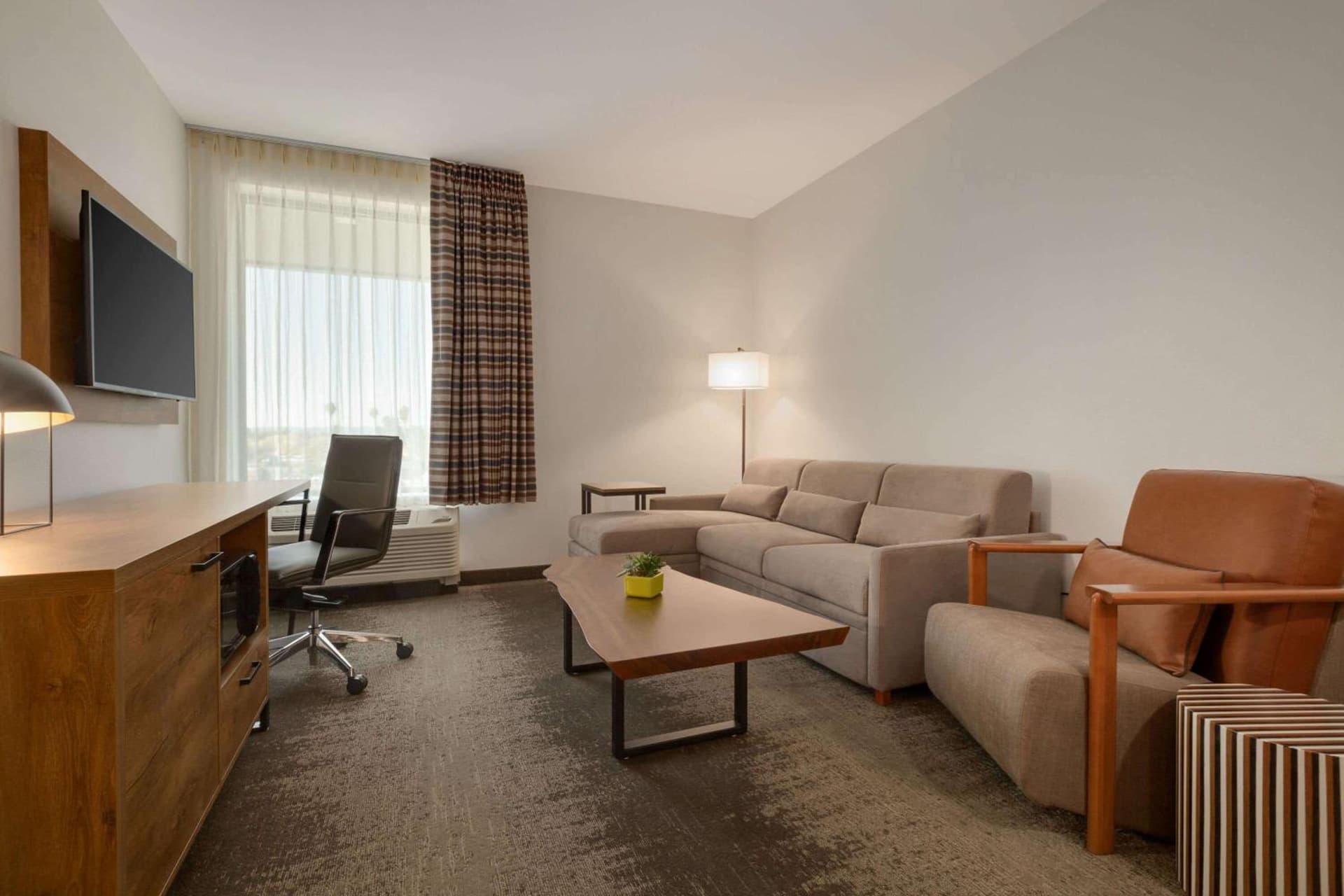 La Quinta Inn & Suites by Wyndham Santa Rosa Sonoma gallery photo in Santa Rosa, CA — image 7