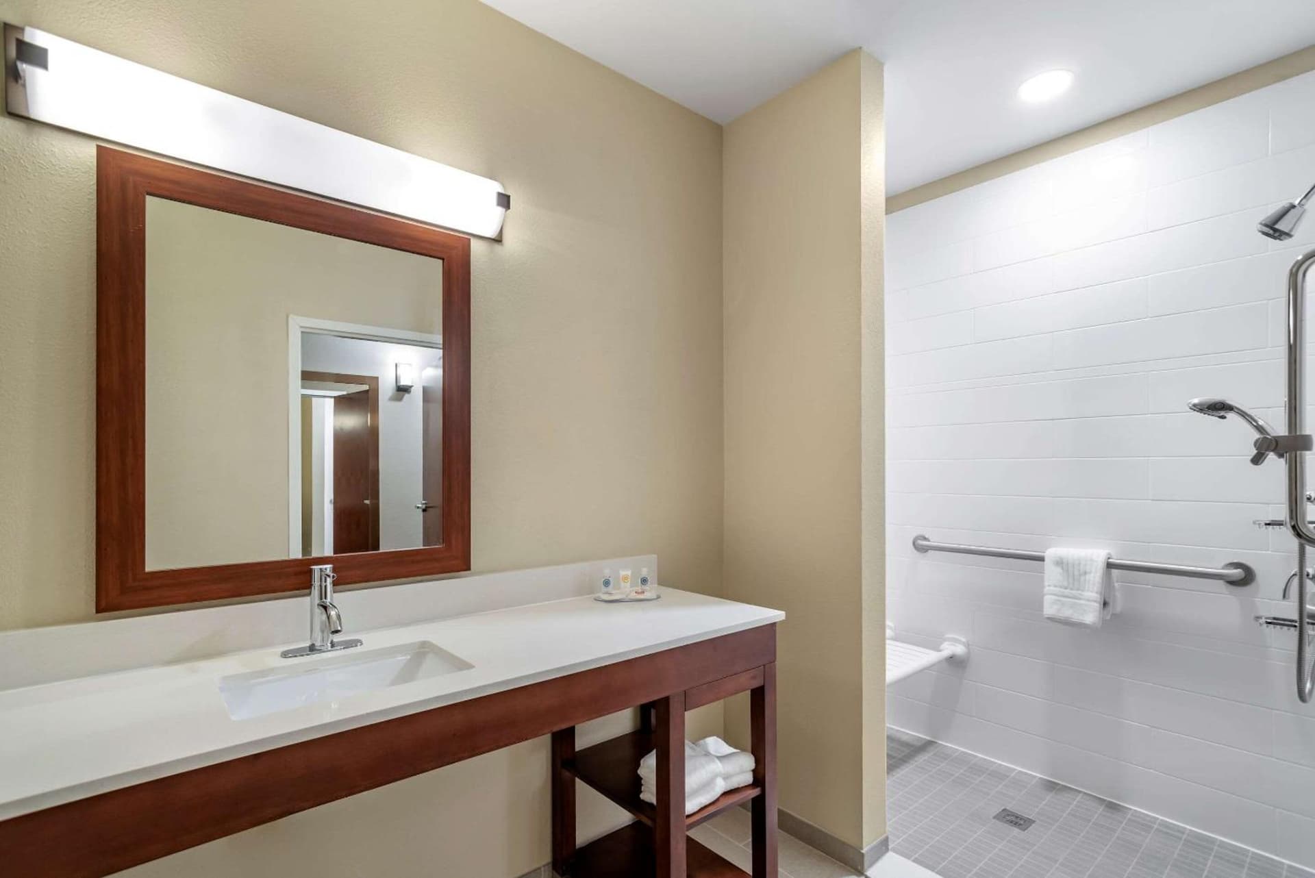 Comfort Inn & Suites Winchester gallery photo in Winchester, VA — image 12