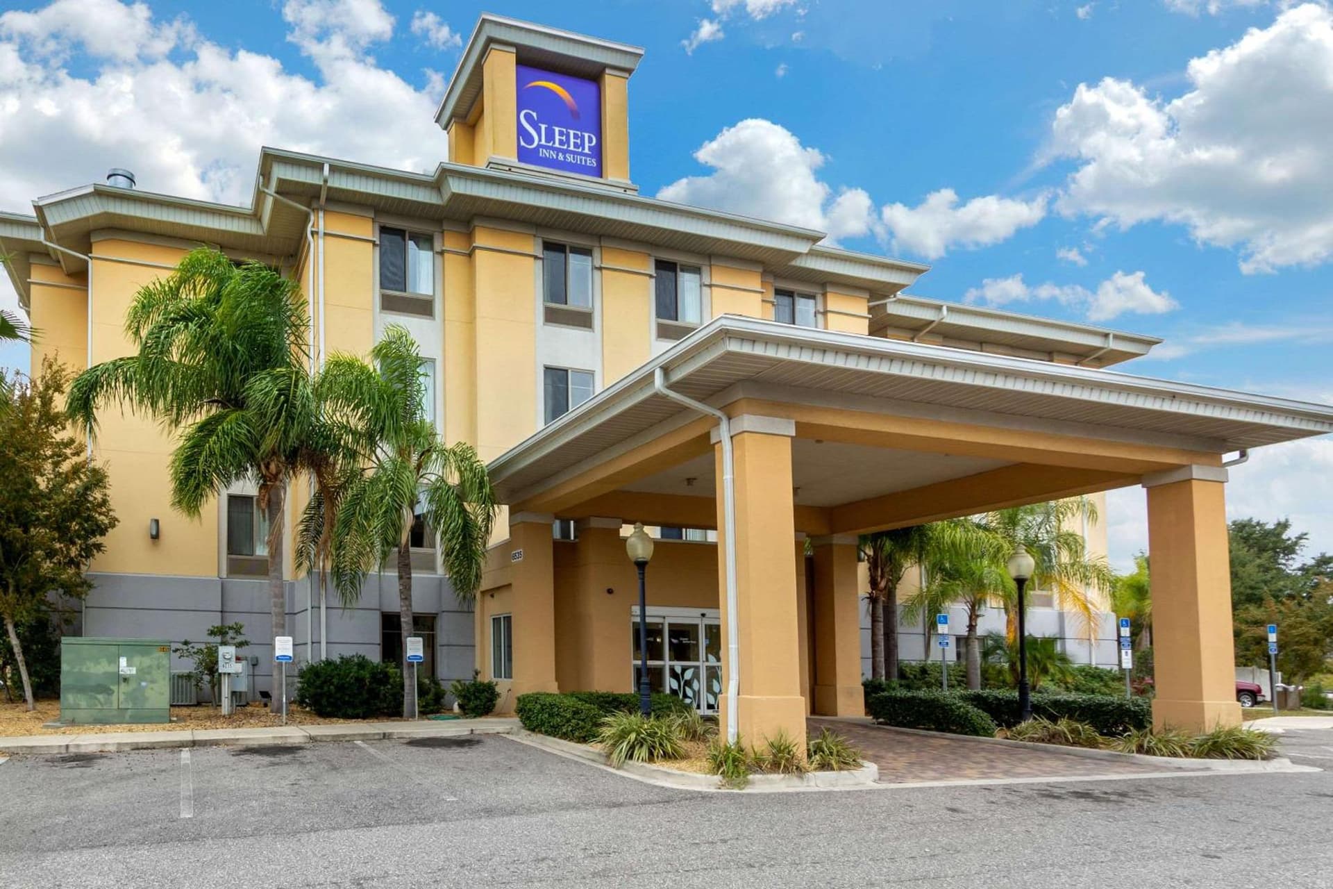 Sleep Inn & Suites Jacksonville West property views in Jacksonville, FL — gallery photo 3