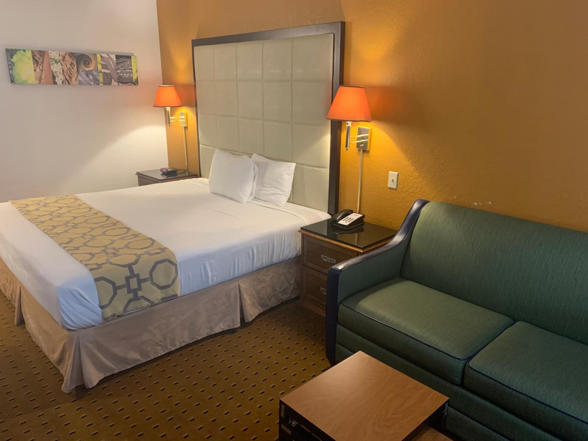 Brentwood Inn & Suites interior in Hobbs, NM — gallery photo 2