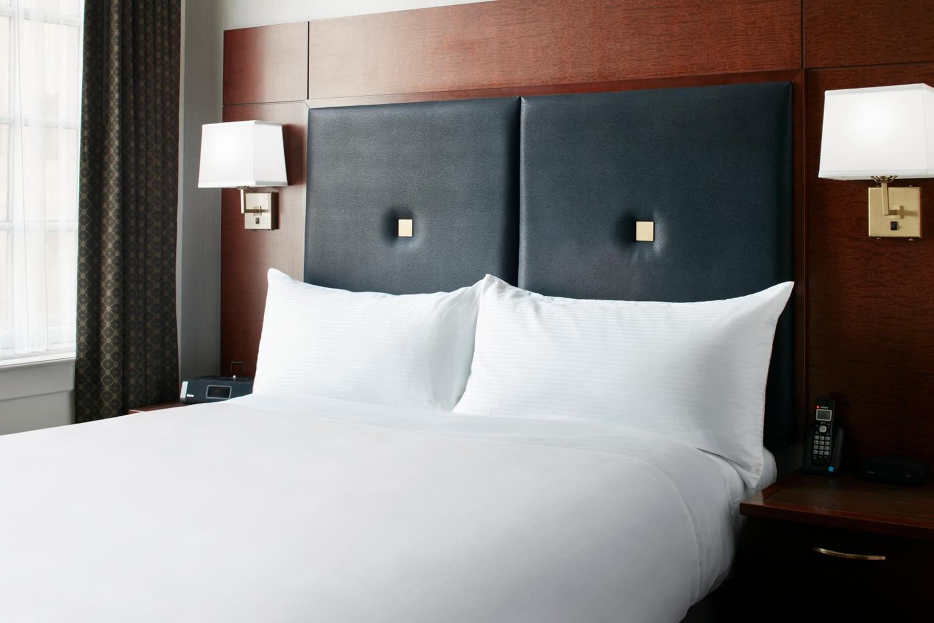 Club Quarters Hotel Downtown, Houston interior in Houston, TX — gallery photo 2