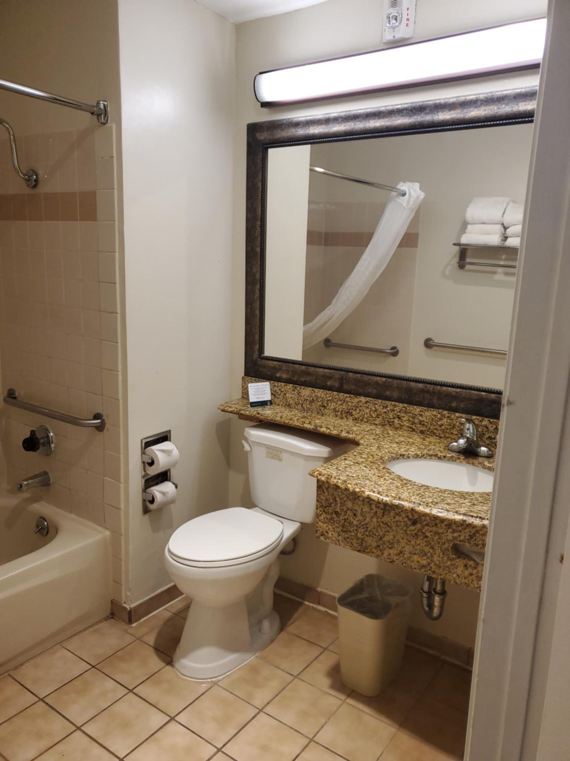 Quality Inn & Suites Los Angeles Airport - Stadium District gallery photo in Inglewood, CA — image 44