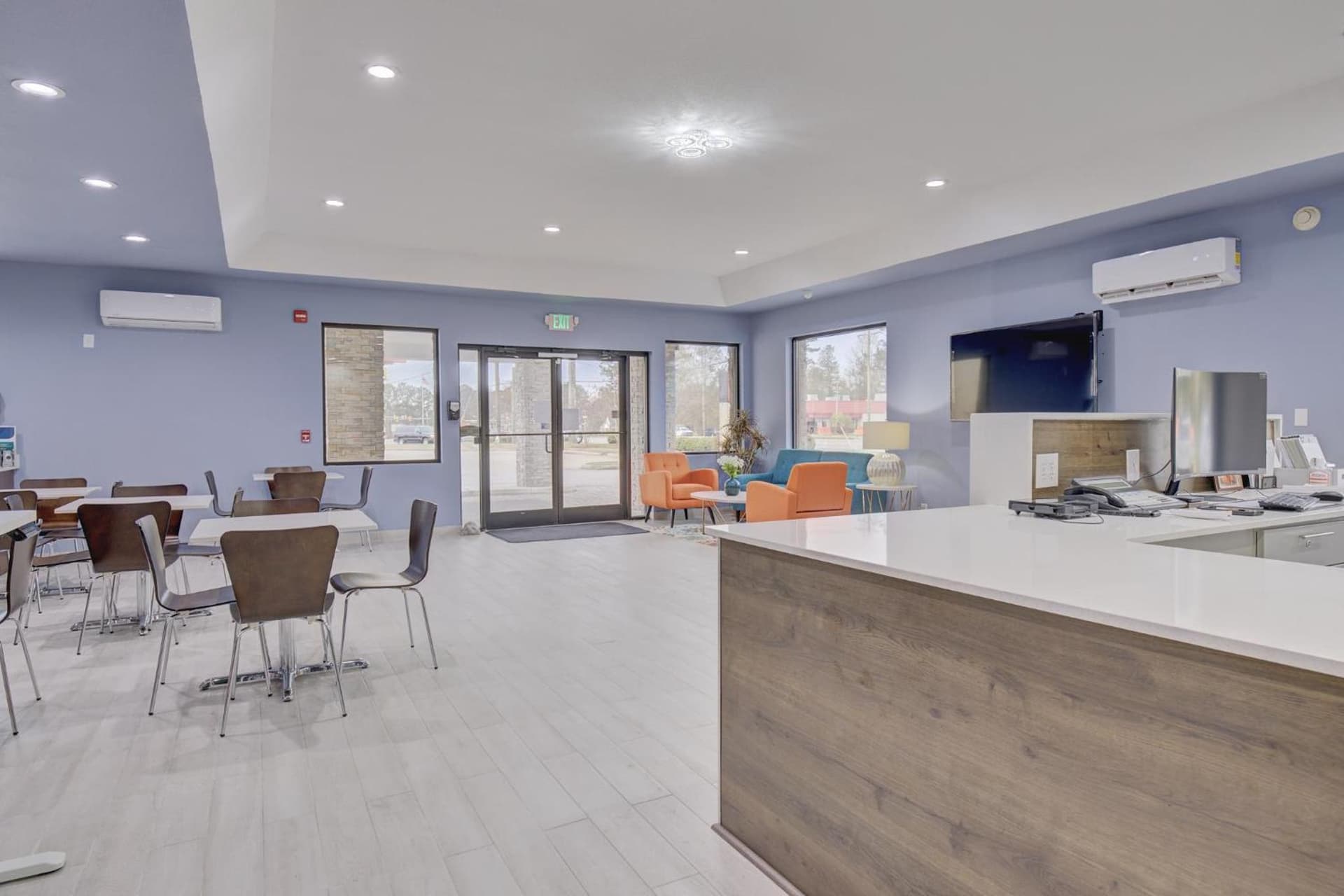 Quality Inn & Suites interior in Suffolk, VA — gallery photo 2