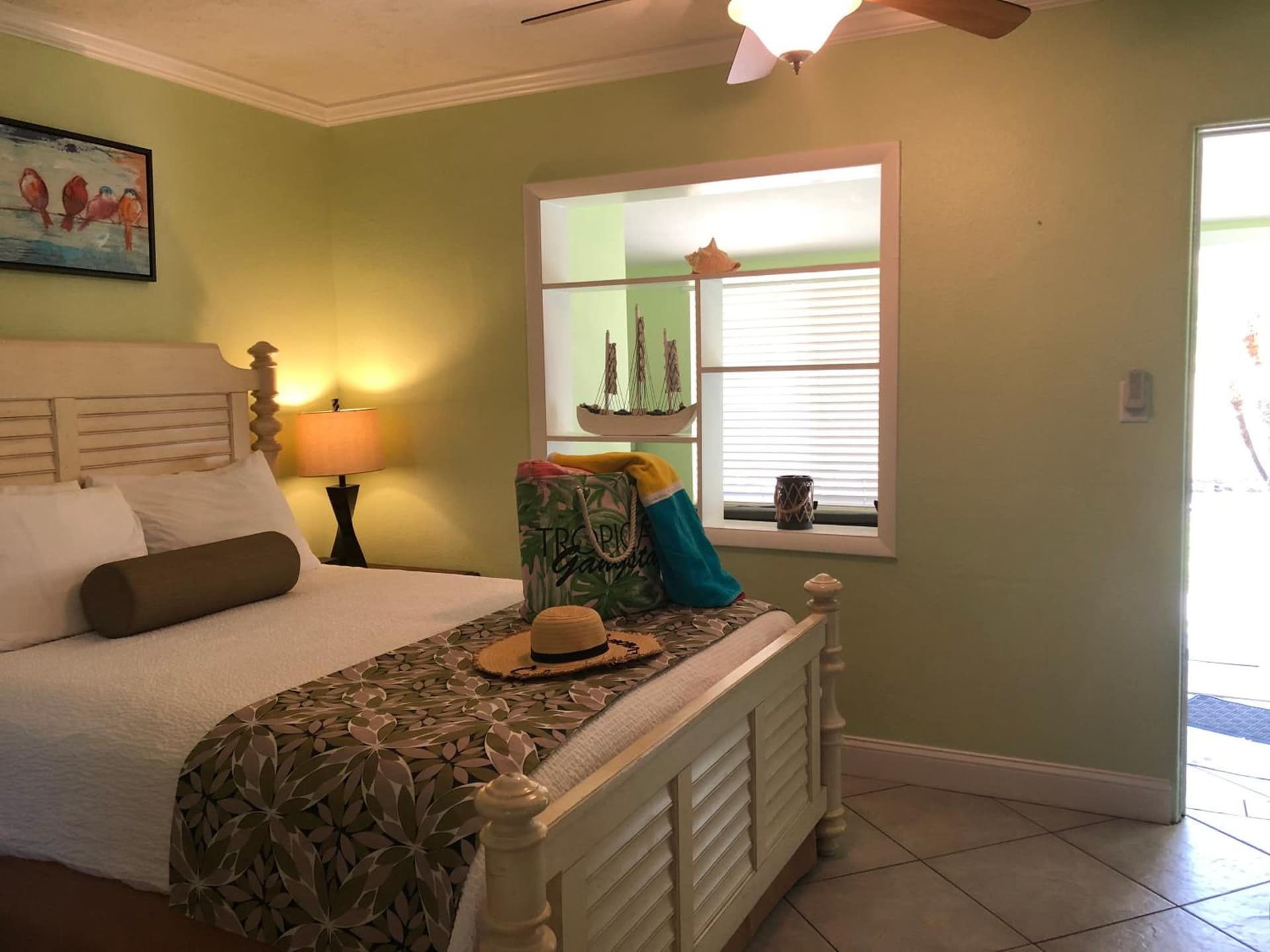 Tropical Beach Resorts - Sarasota gallery photo in Sarasota, FL — image 17