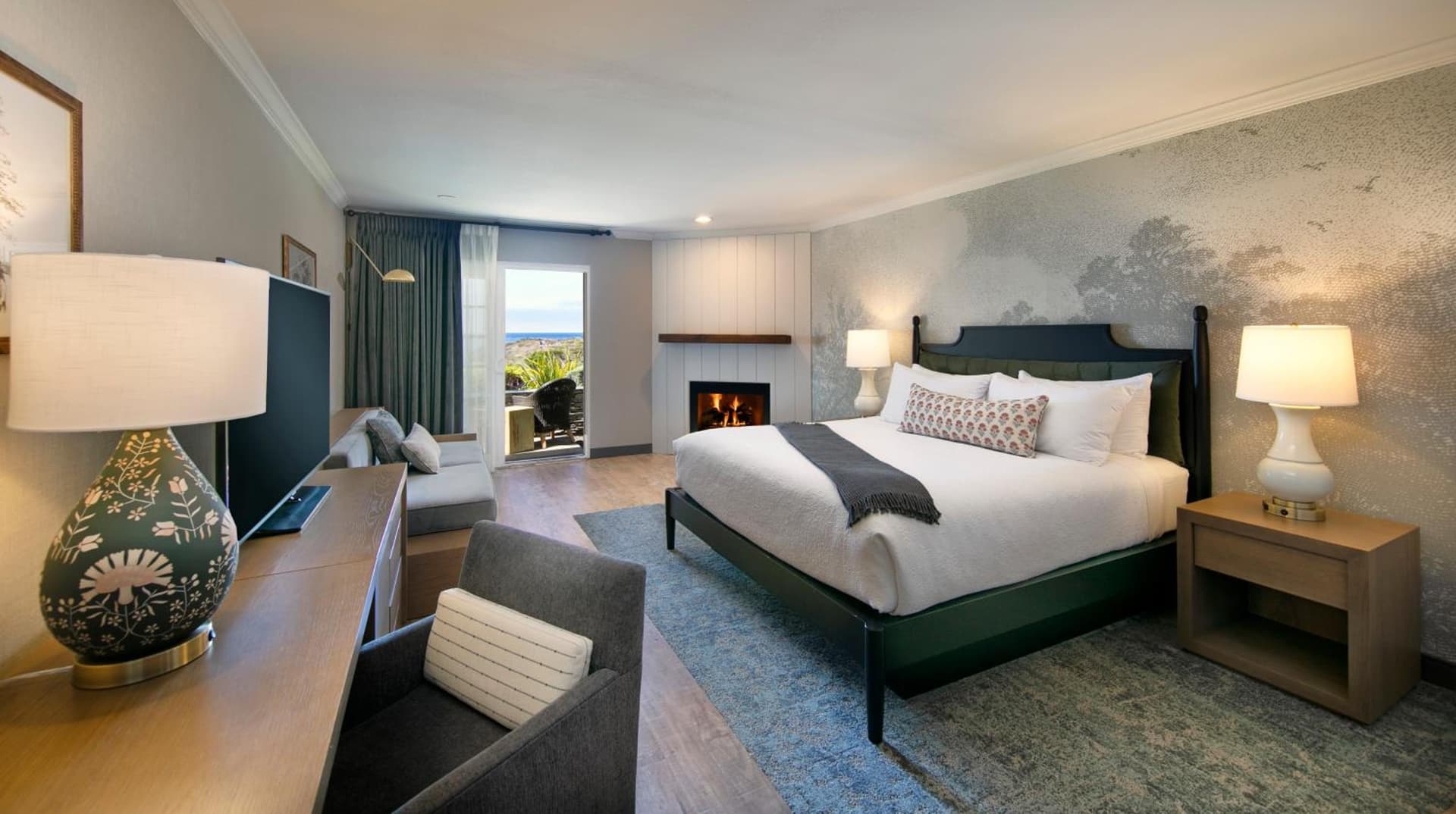 Fireside Inn on Moonstone Beach interior in Cambria, CA — gallery photo 2
