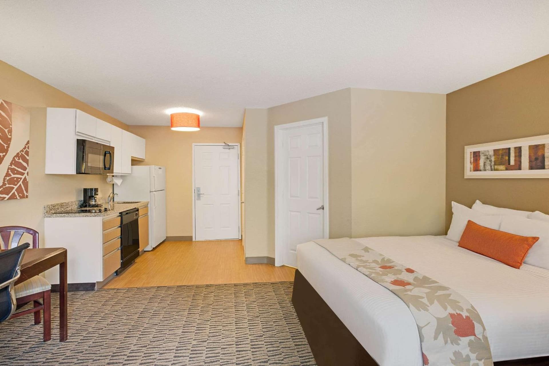 MainStay Suites Chicago Hoffman Estates interior in Hoffman Estates, IL — gallery photo 2