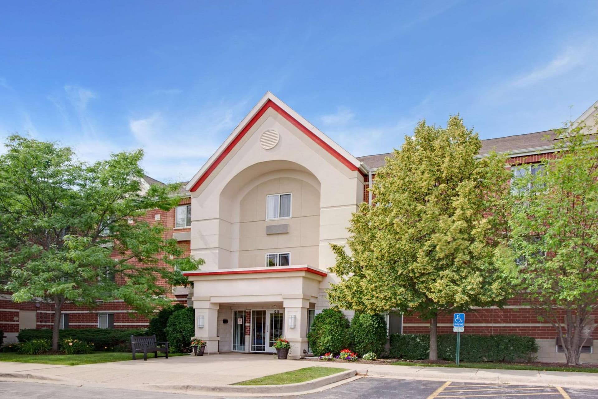 MainStay Suites Chicago Schaumburg featured exterior or lobby in Schaumburg, IL — similar hotel