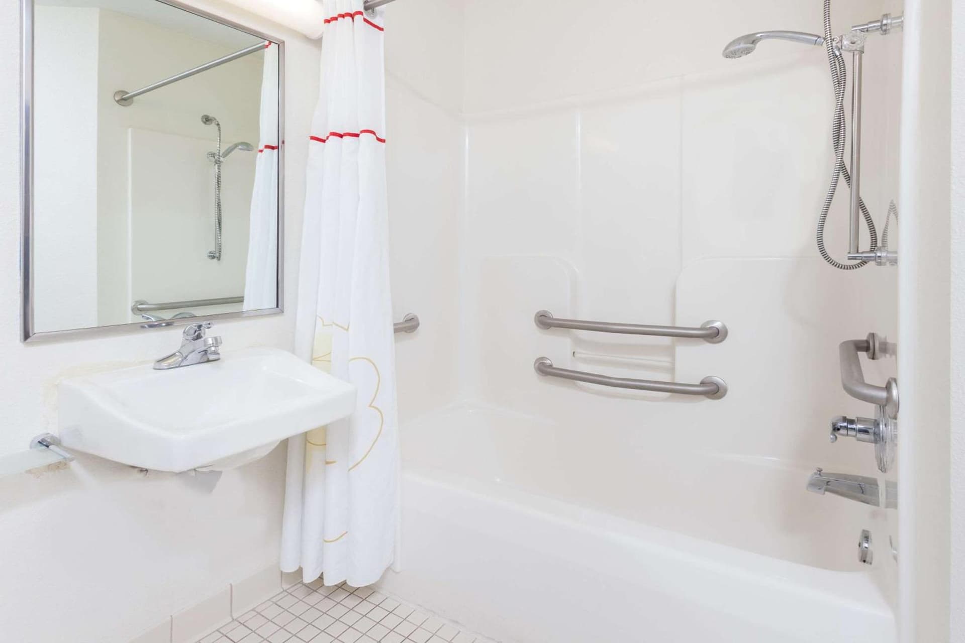 MainStay Suites Detroit Auburn Hills property views in Auburn Hills, MI — gallery photo 3