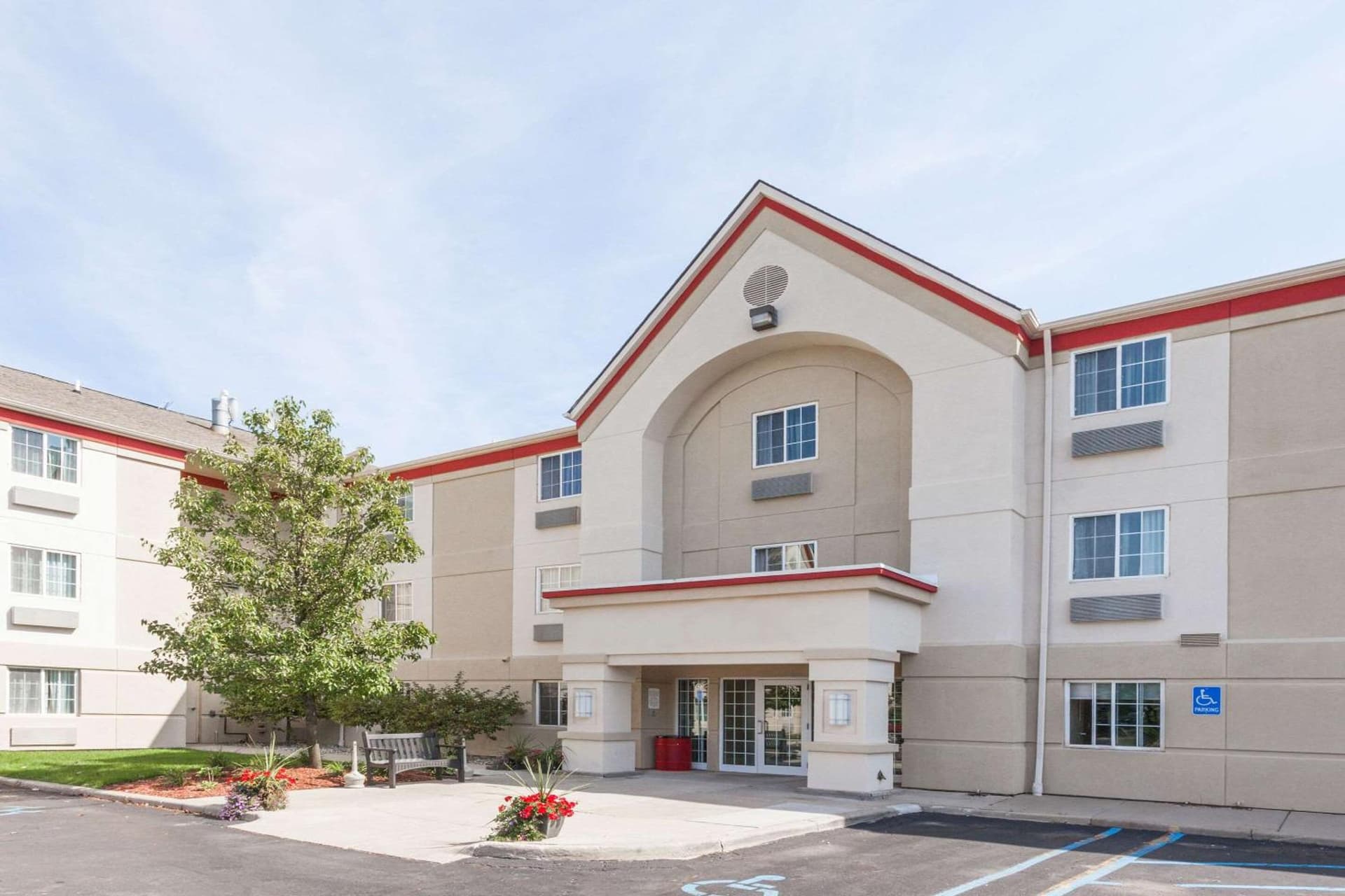 MainStay Suites Detroit Auburn Hills featured exterior or lobby in Auburn Hills, MI — similar hotel