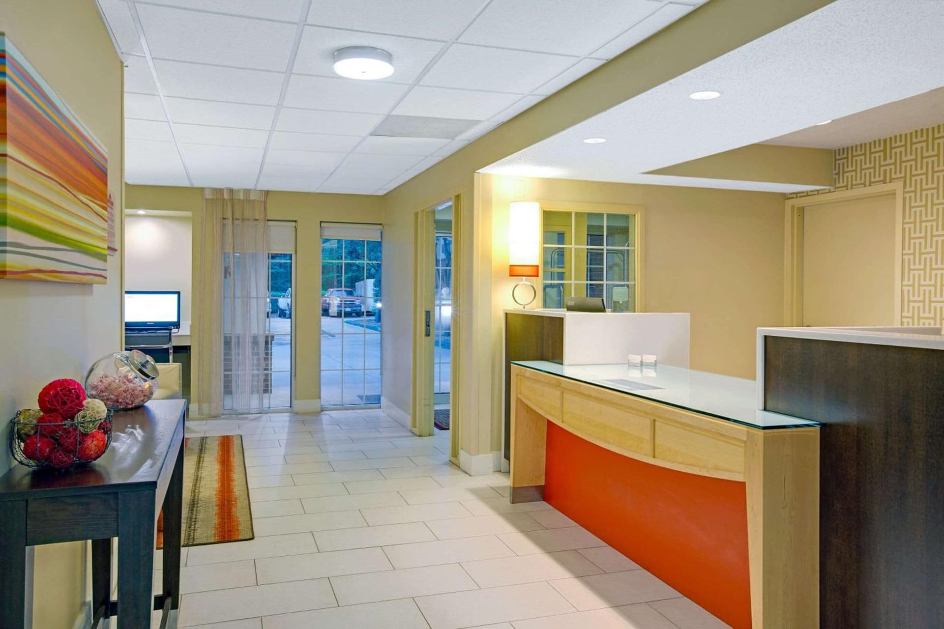 Suburban Studios Charlotte - Executive Park property views in Charlotte, NC — gallery photo 3