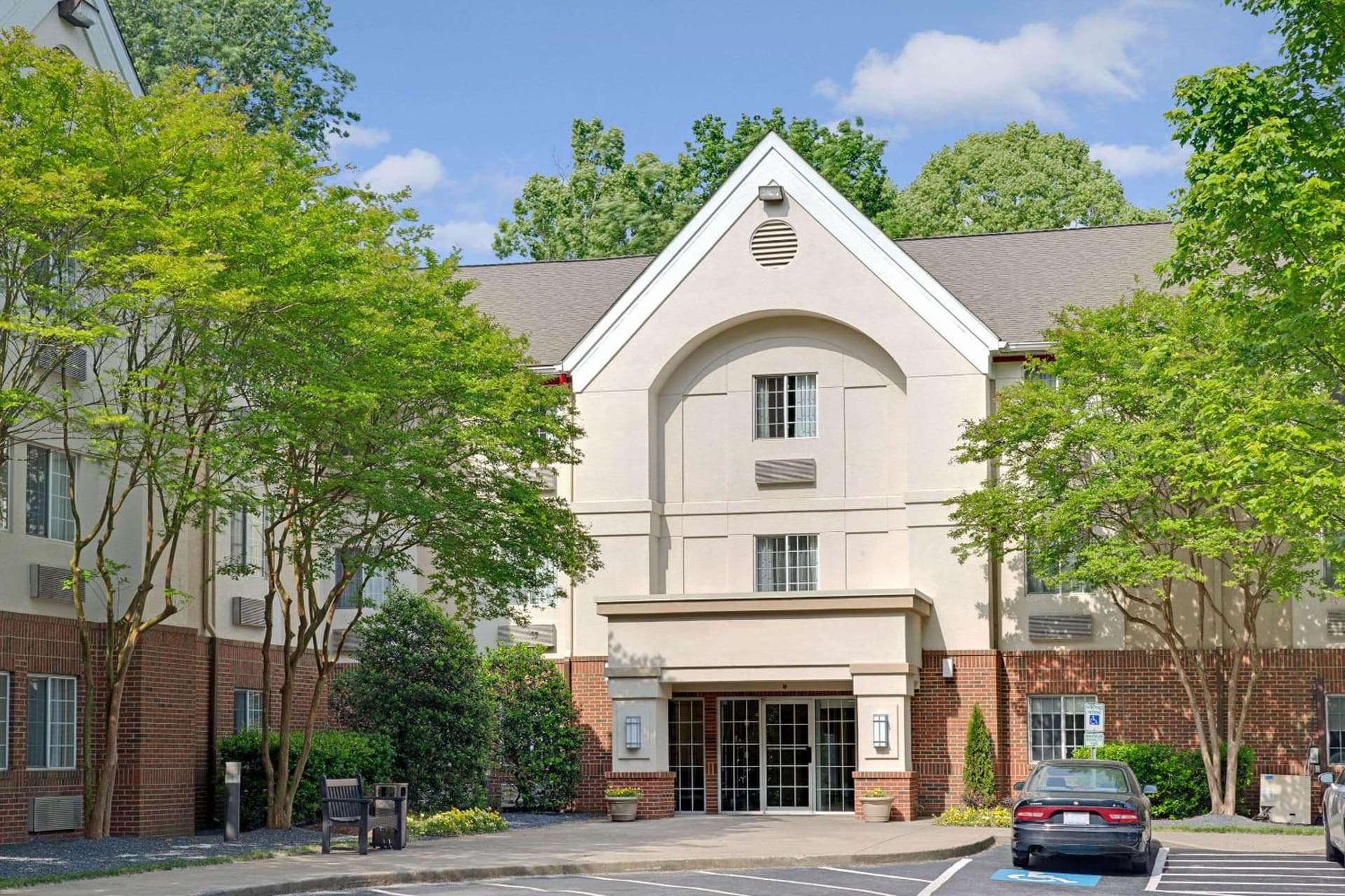 Suburban Studios Charlotte - Executive Park featured exterior or lobby in Charlotte, NC — similar hotel