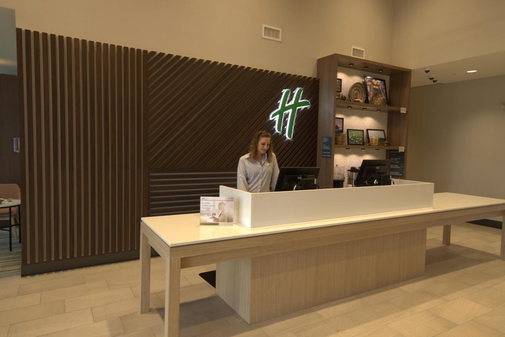 Holiday Inn & Suites - Hopkinsville - Convention Ctr by IHG property views in Hopkinsville, KY — gallery photo 3
