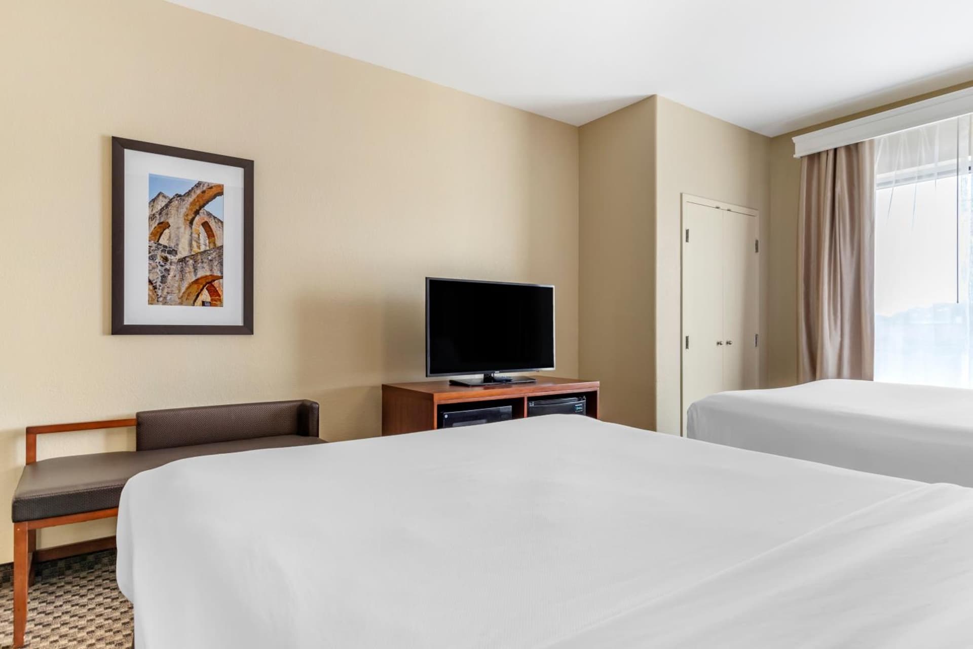 Comfort Suites Medical Center near Six Flags property views in San Antonio, TX — gallery photo 3