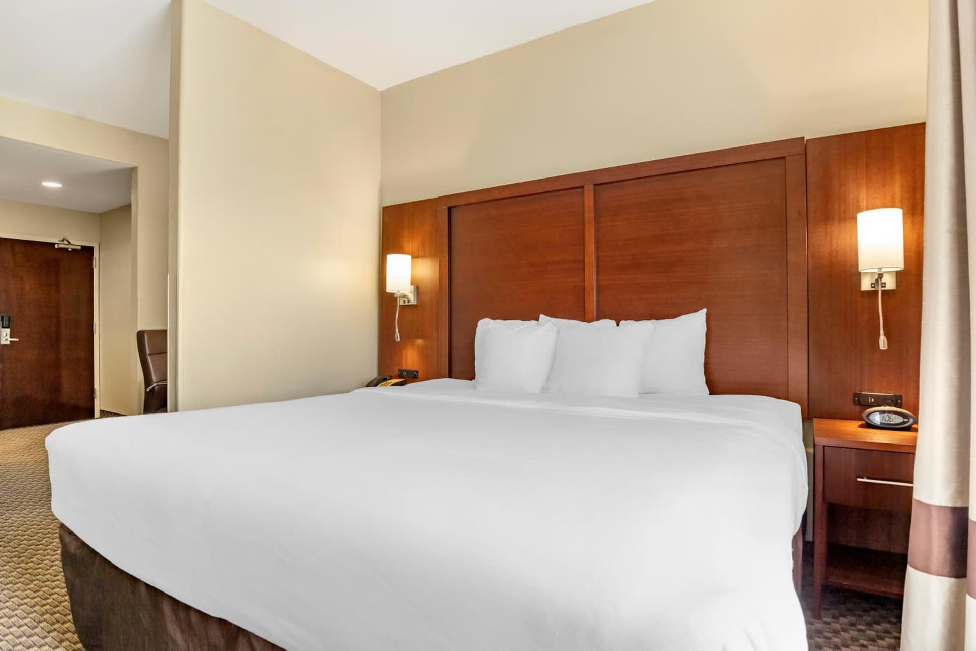 Comfort Suites Medical Center near Six Flags gallery photo in San Antonio, TX — image 48