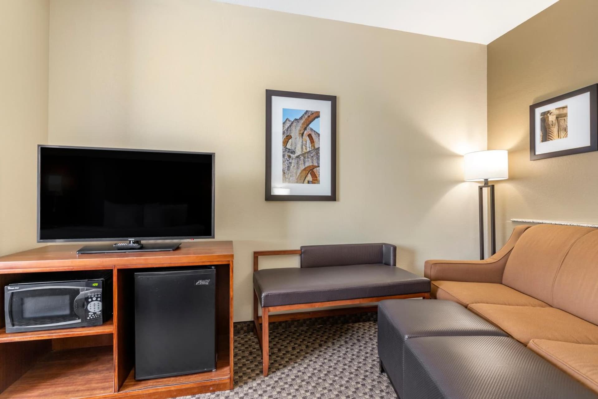 Comfort Suites Medical Center near Six Flags gallery photo in San Antonio, TX — image 13