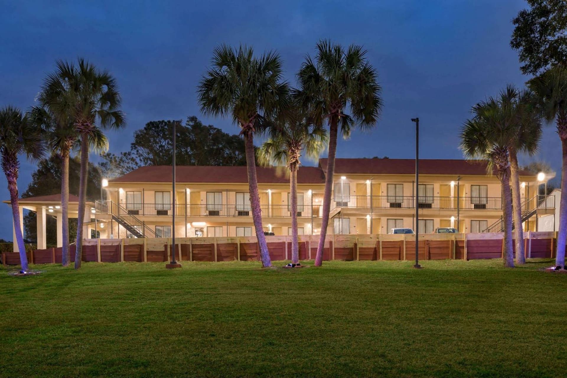 Quality Inn Crestview I-10 Eglin AFB Area interior in Crestview, FL — gallery photo 2